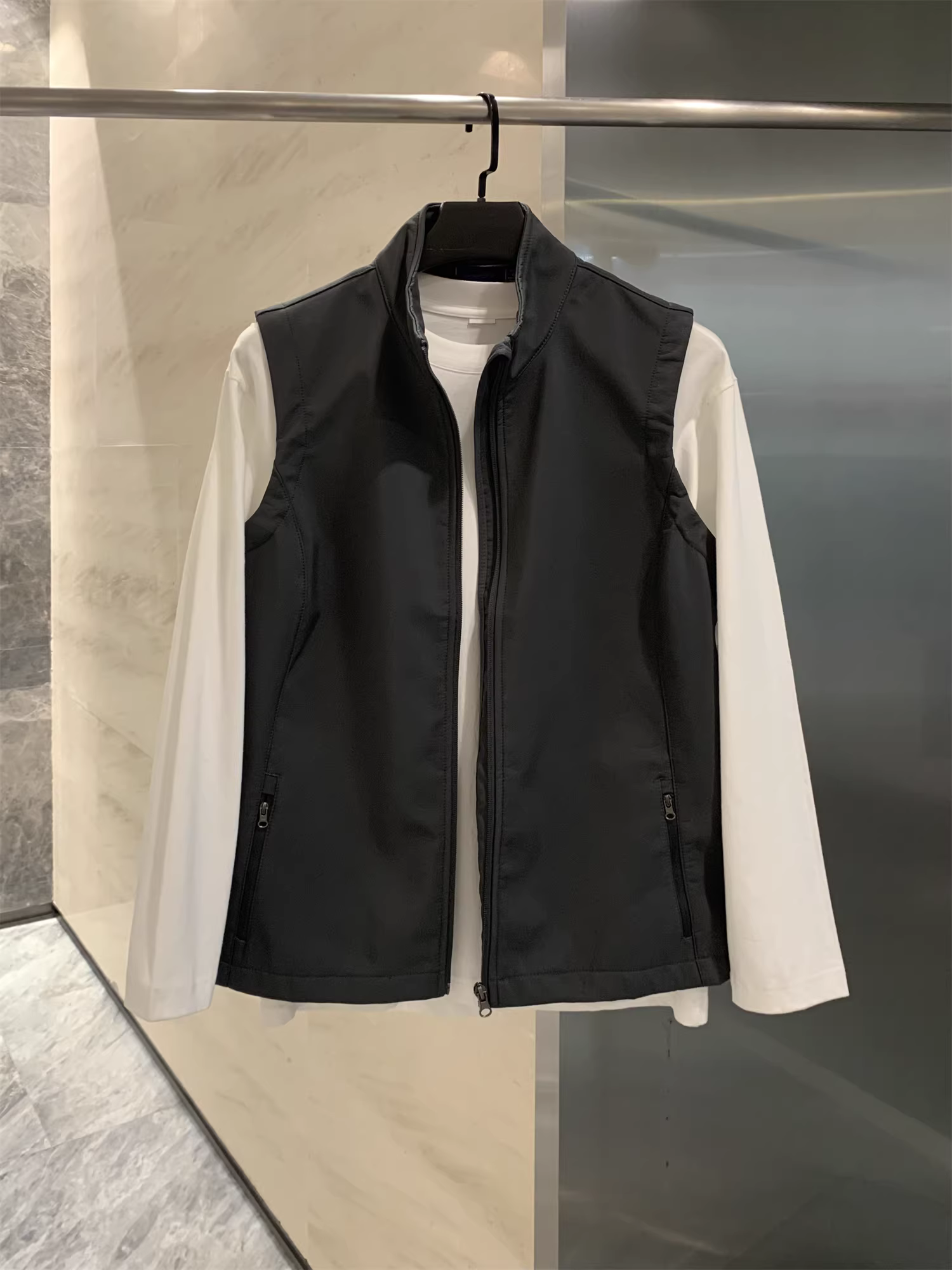 Don Quixote Zhongbang Outdoor! Chống gió và chống thấm nước! Áo ghi-lê nam mùa thu đông lót lông cừu ấm áp, phong cách thường ngày.