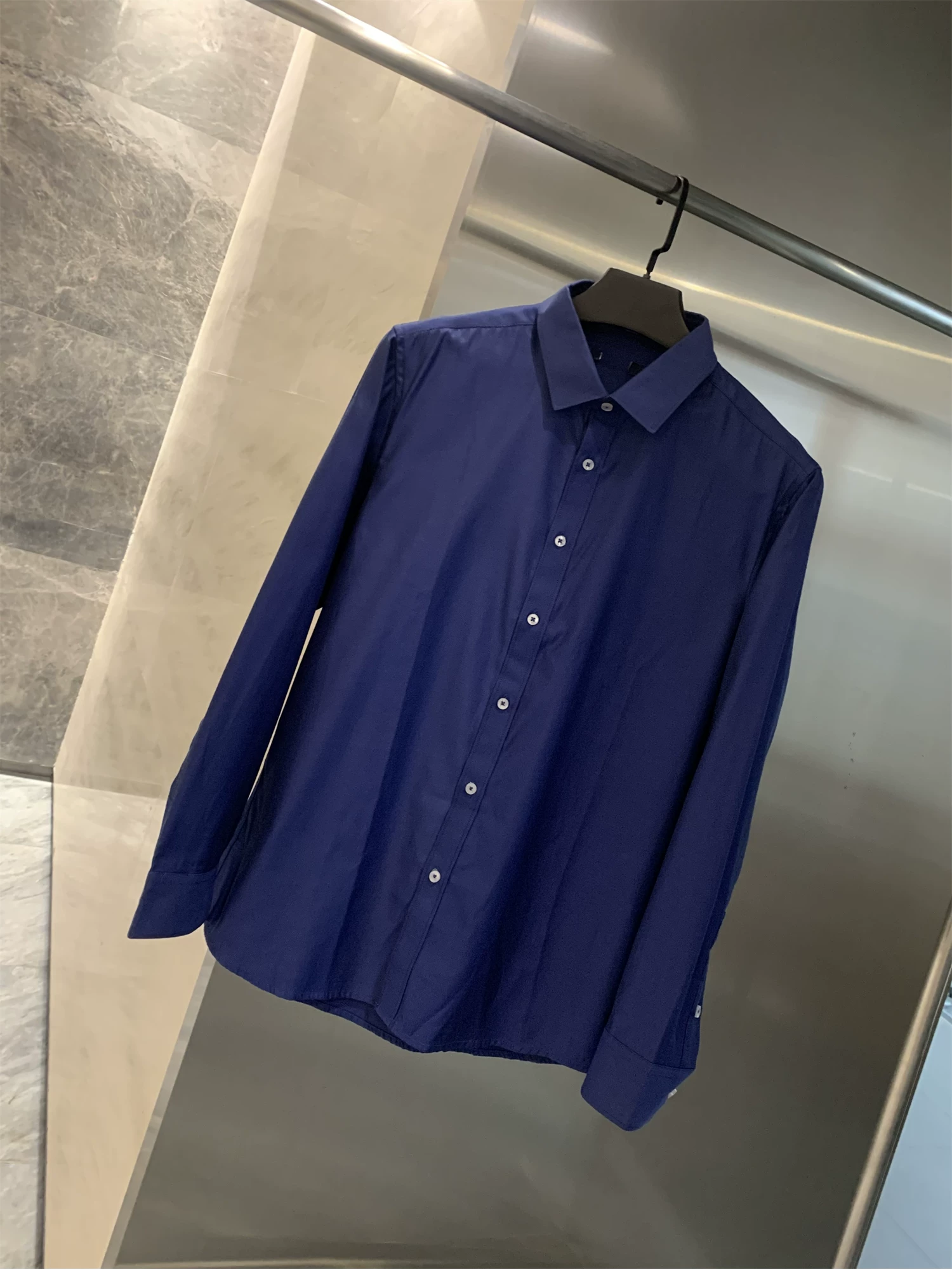 Don Quixote đang giảm giá lớn! Đầy màu sắc! Chất liệu vải tuýt chống nhăn, áo sơ mi dài tay kiểu dáng công sở lịch sự.