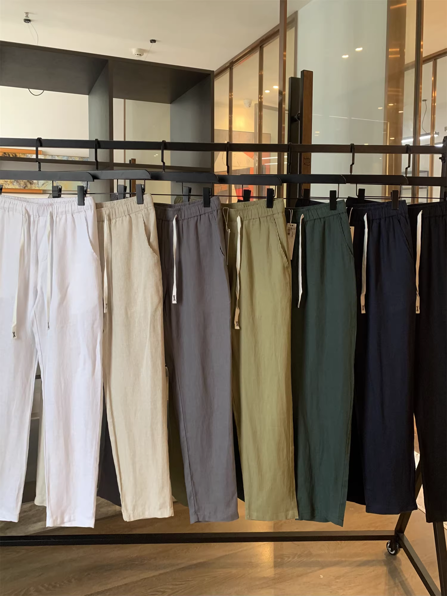 Don Quixote thật tuyệt vời! 100% vải lanh! Quần âu nam ống đứng lưng thun thoáng mát, chất liệu mát mẻ và thoáng khí.