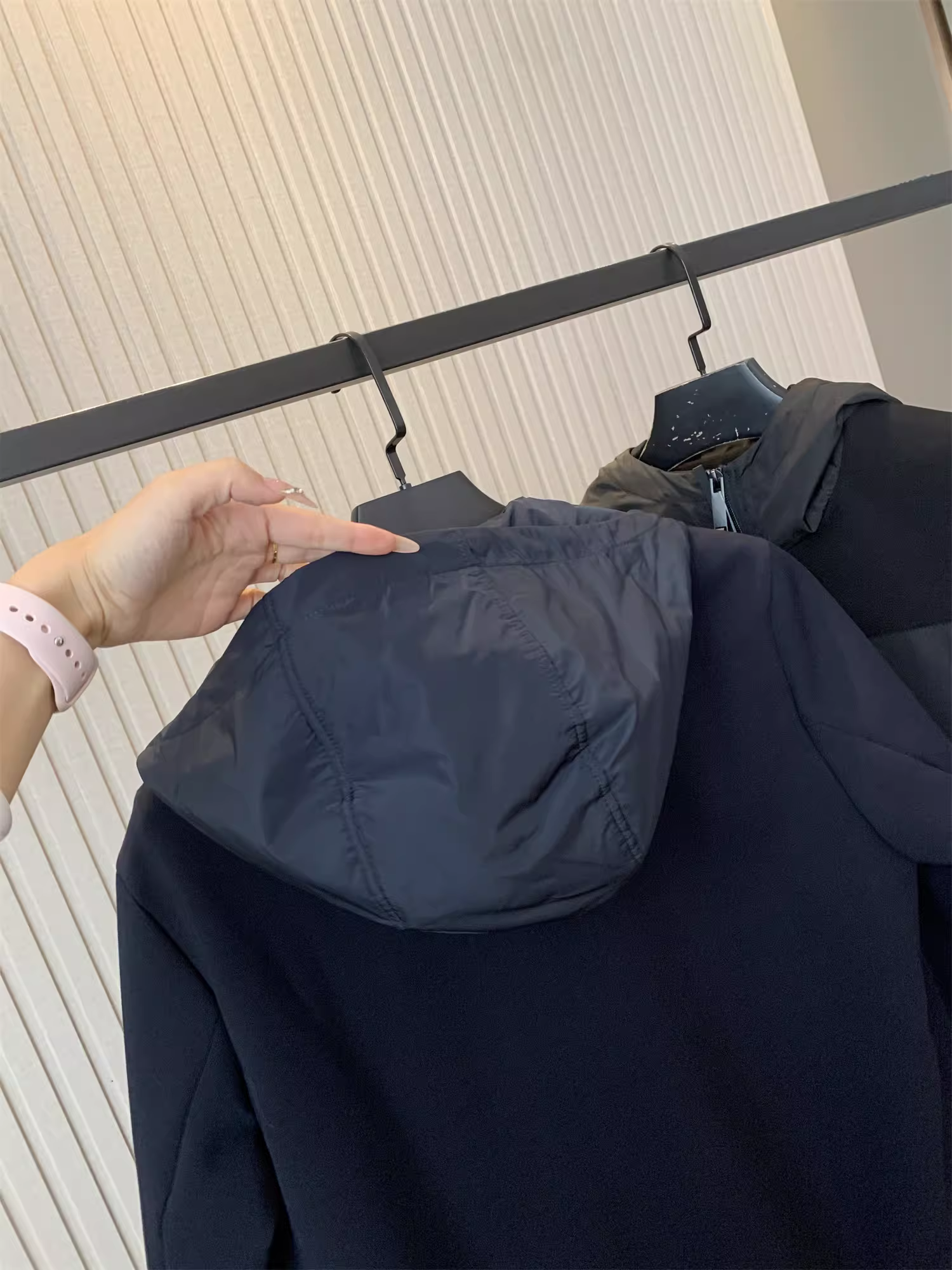 Don Quixote, một thương hiệu cao cấp! Cùng phong cách với dòng P! Áo khoác có mũ trùm đầu dệt kim mùa thu đông, kiểu dáng thời thượng.