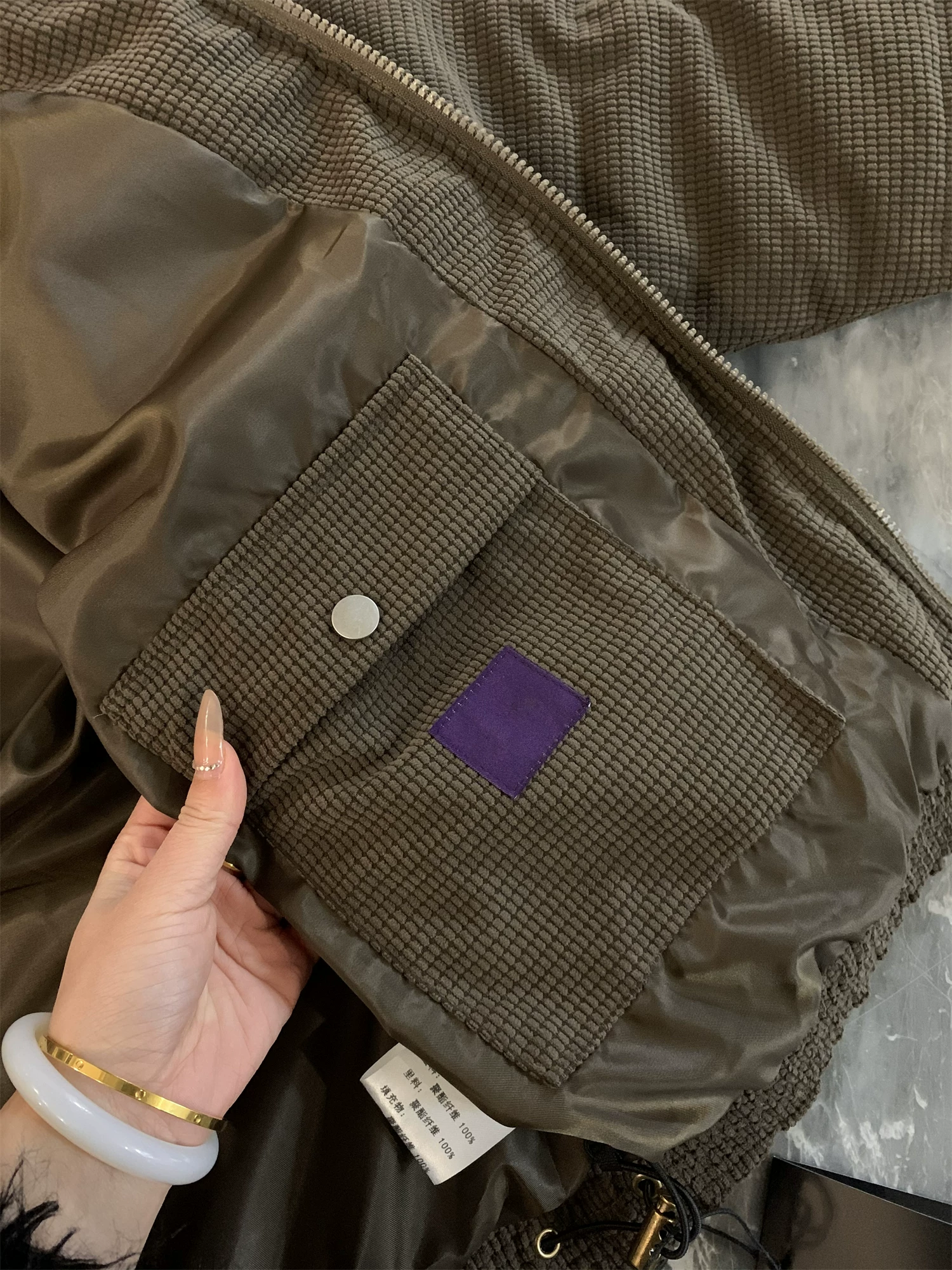 Don Quixote chất liệu bông nhồi tay mật độ cao! Áo khoác cotton có cổ đứng ấm áp, mềm mại, có họa tiết lông cừu dành cho cặp đôi.