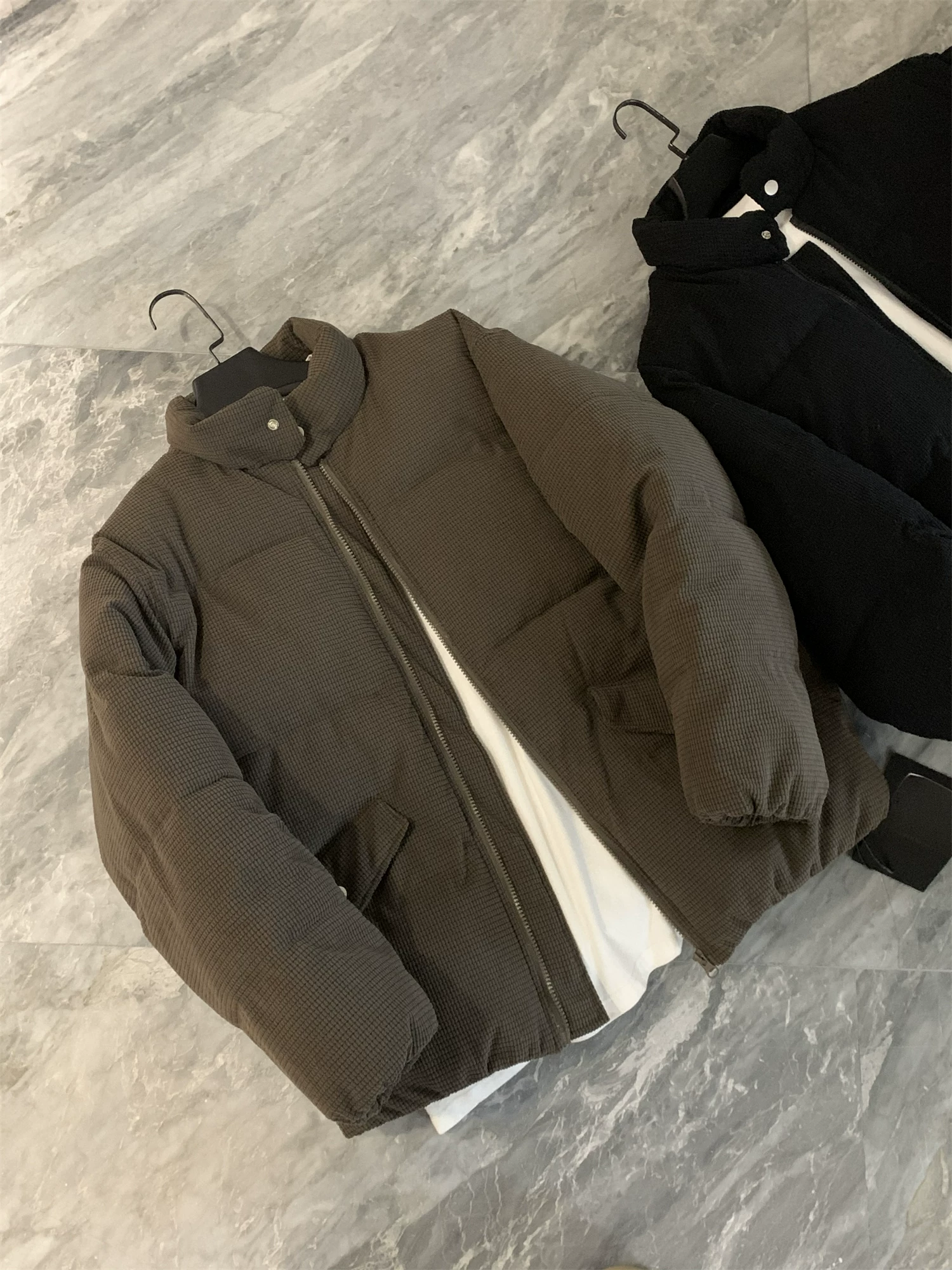 Don Quixote chất liệu bông nhồi tay mật độ cao! Áo khoác cotton có cổ đứng ấm áp, mềm mại, có họa tiết lông cừu dành cho cặp đôi.