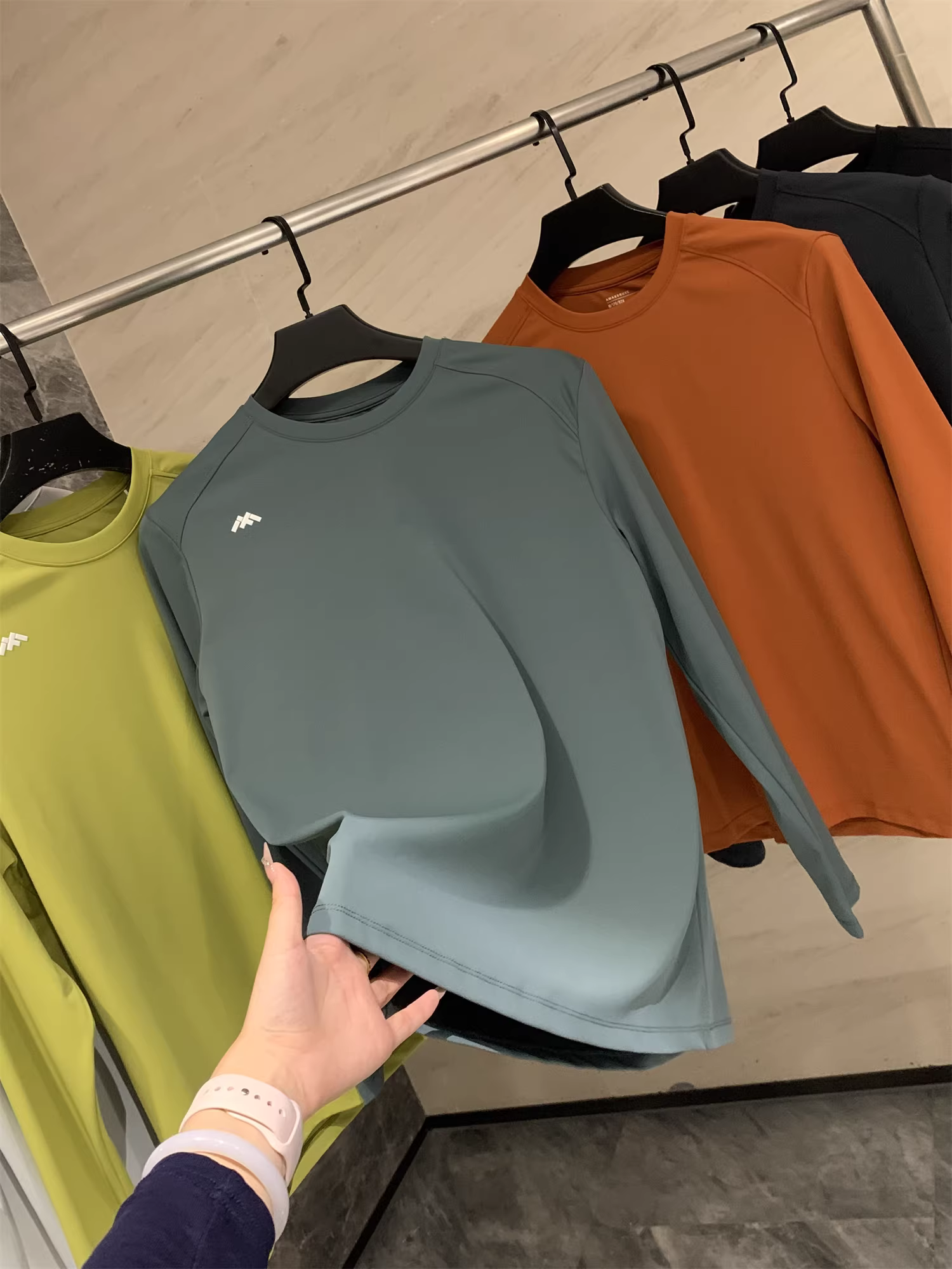 Don Quixote, thật tuyệt vời! Áo thun dài tay mịn màng và tinh tế của Leavo Johnson người Ý.