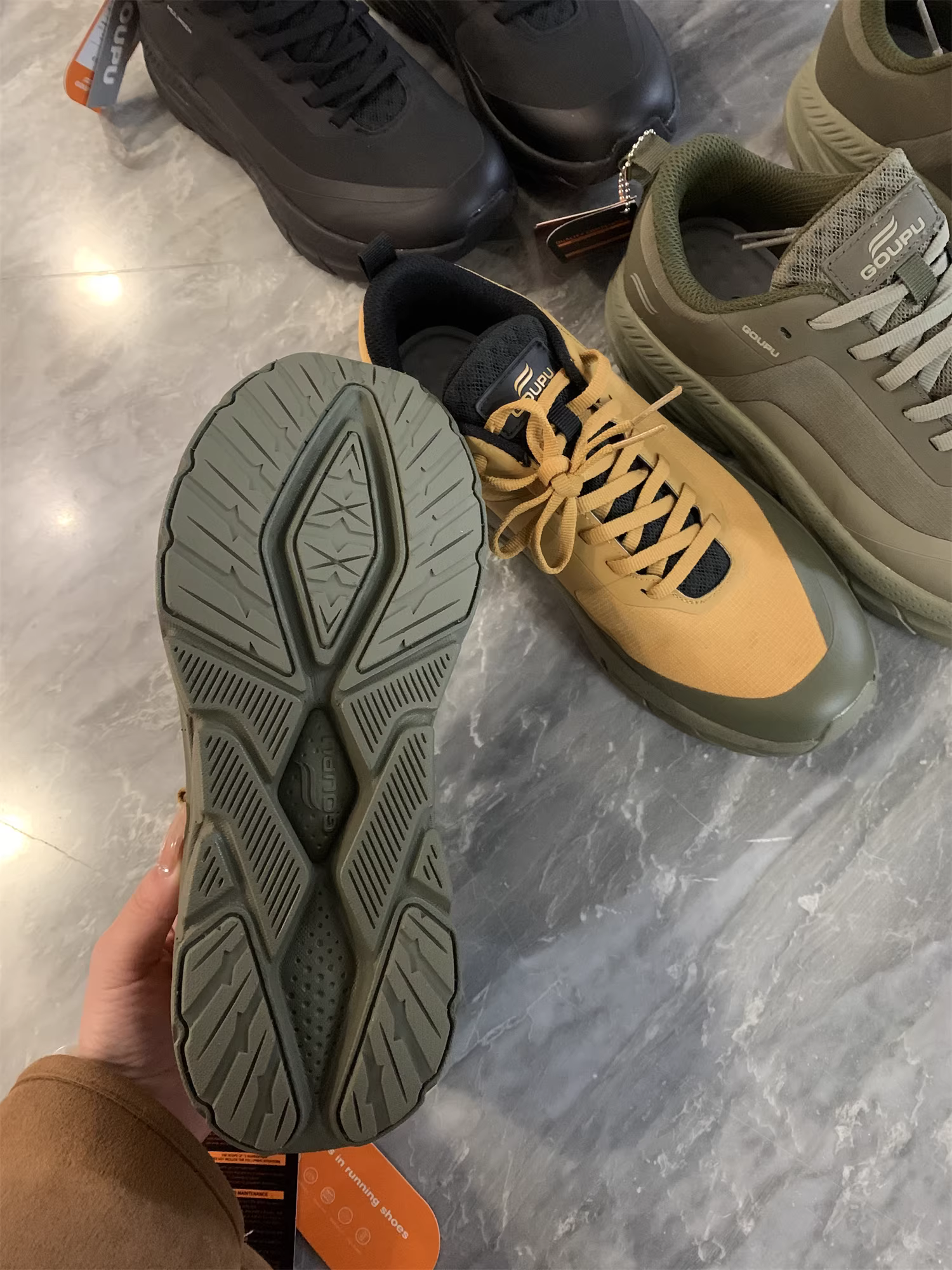 Don Quixote, hãy đến Mỹ! Hàng chất lượng! Giày thể thao ngoài trời liền mạch, nhẹ và bền cho nam giới.