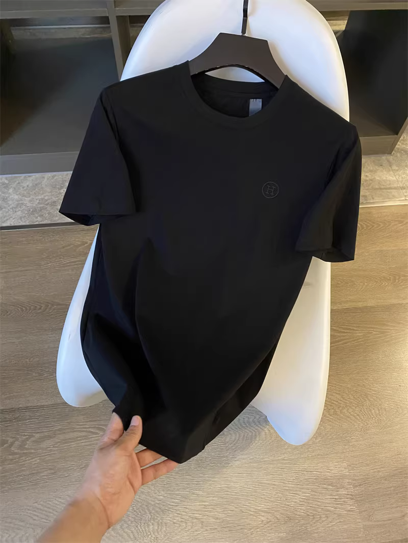 Dòng sản phẩm Don Quixote! Chất liệu cotton mềm mại, thân thiện với da! Áo thun nam tay ngắn màu trơn thêu chữ tinh tế, thích hợp cho mùa xuân và mùa hè.