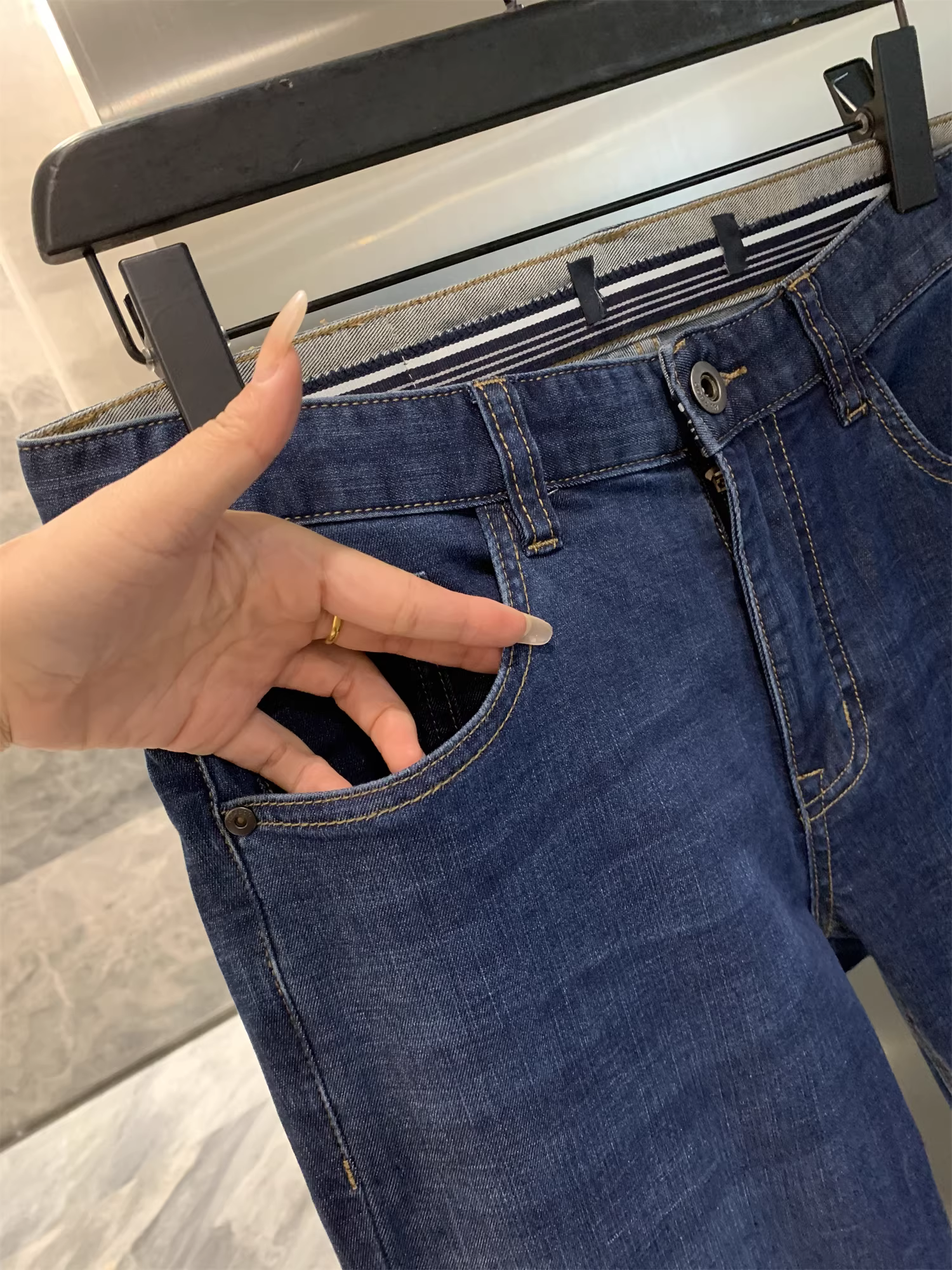 Don Quixote giảm giá lớn! Chất liệu pha lụa! Quần jean dài đa năng, chất liệu mềm mại, phong cách thường ngày mùa hè dành cho nam.