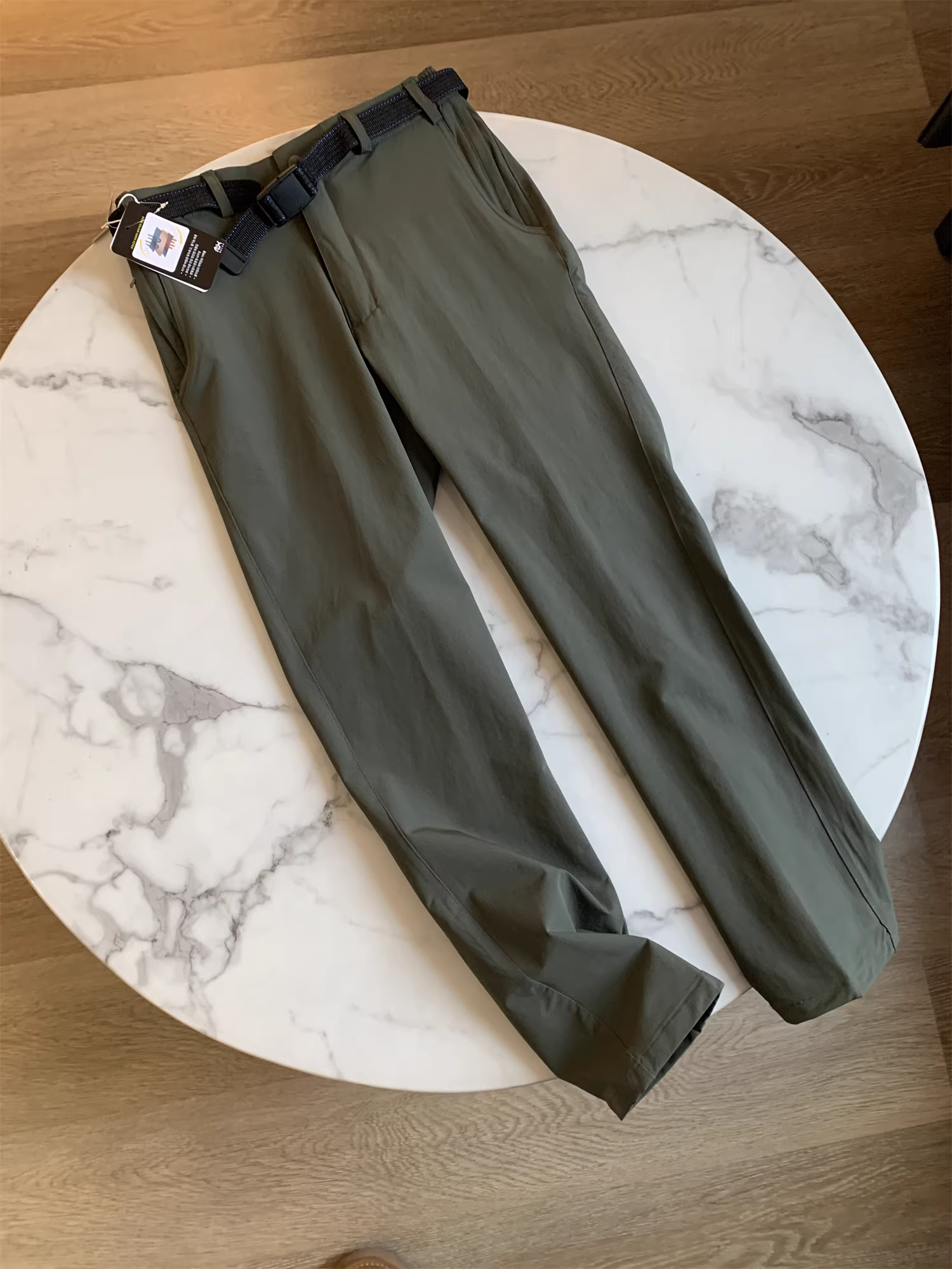 Don Quixote đặt hàng theo kiểu K! Nhận ngay một chiếc thắt lưng miễn phí! Quần nam mùa xuân cá tính và phong cách, quần dài ôm dáng, hợp thời trang.