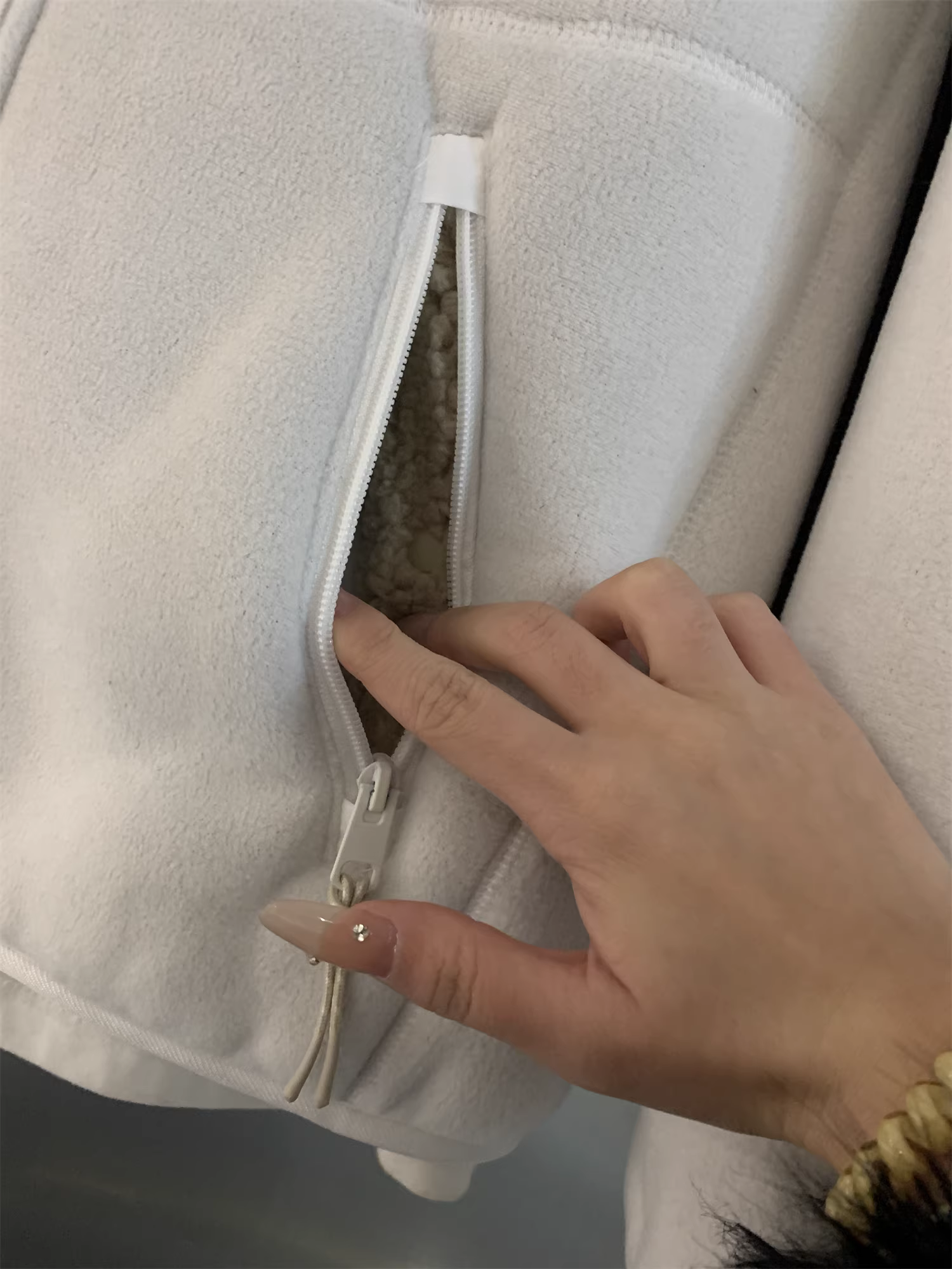 Don Quixote đến Ý! Áo khoác nỉ có mũ trùm đầu hai mặt dày dặn, có thể đảo ngược, dành cho nam và nữ, hợp thời trang.