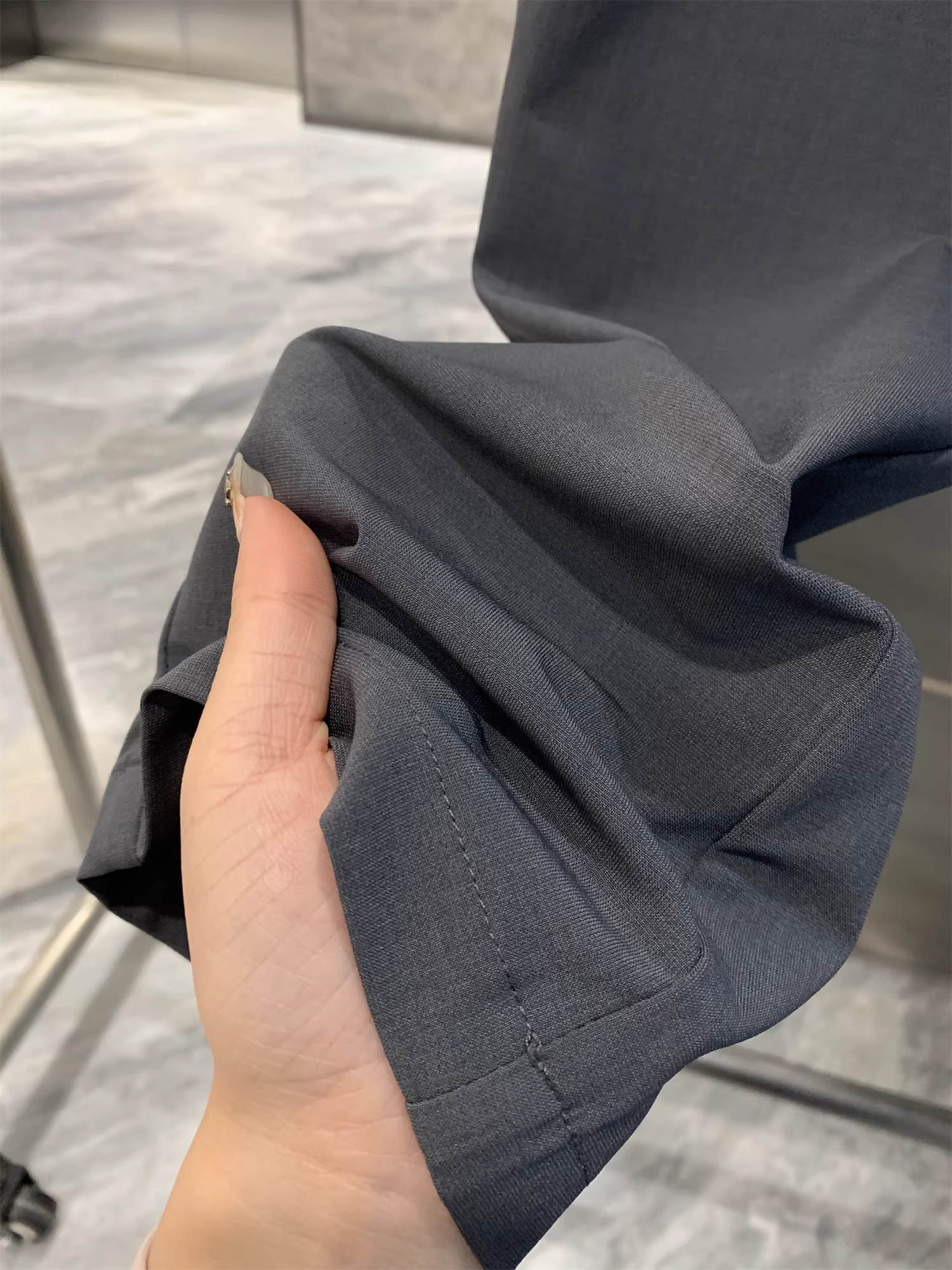 Don Quixote, một món đồ xa xỉ nhẹ nhàng! Mật độ cao và số lượng sợi cao! Quần vải lụa mùa hè, nhẹ và thoáng khí dành cho nam.