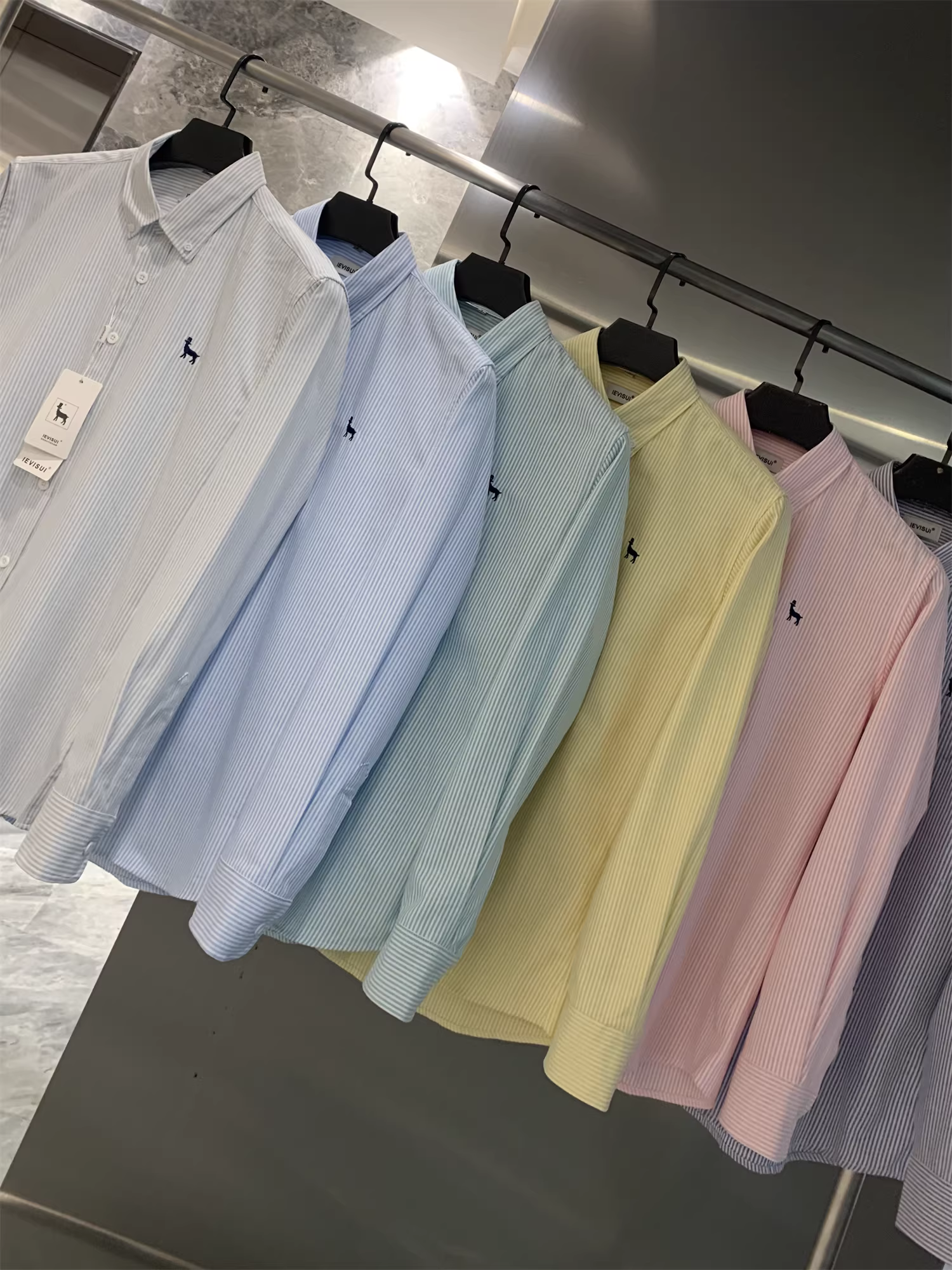 Họa tiết sọc dọc nhiều màu của Don Quixote! Xu hướng áo sơ mi dài tay thêu đơn giản phong cách Hàn Quốc dành cho cặp đôi mùa xuân và mùa thu.