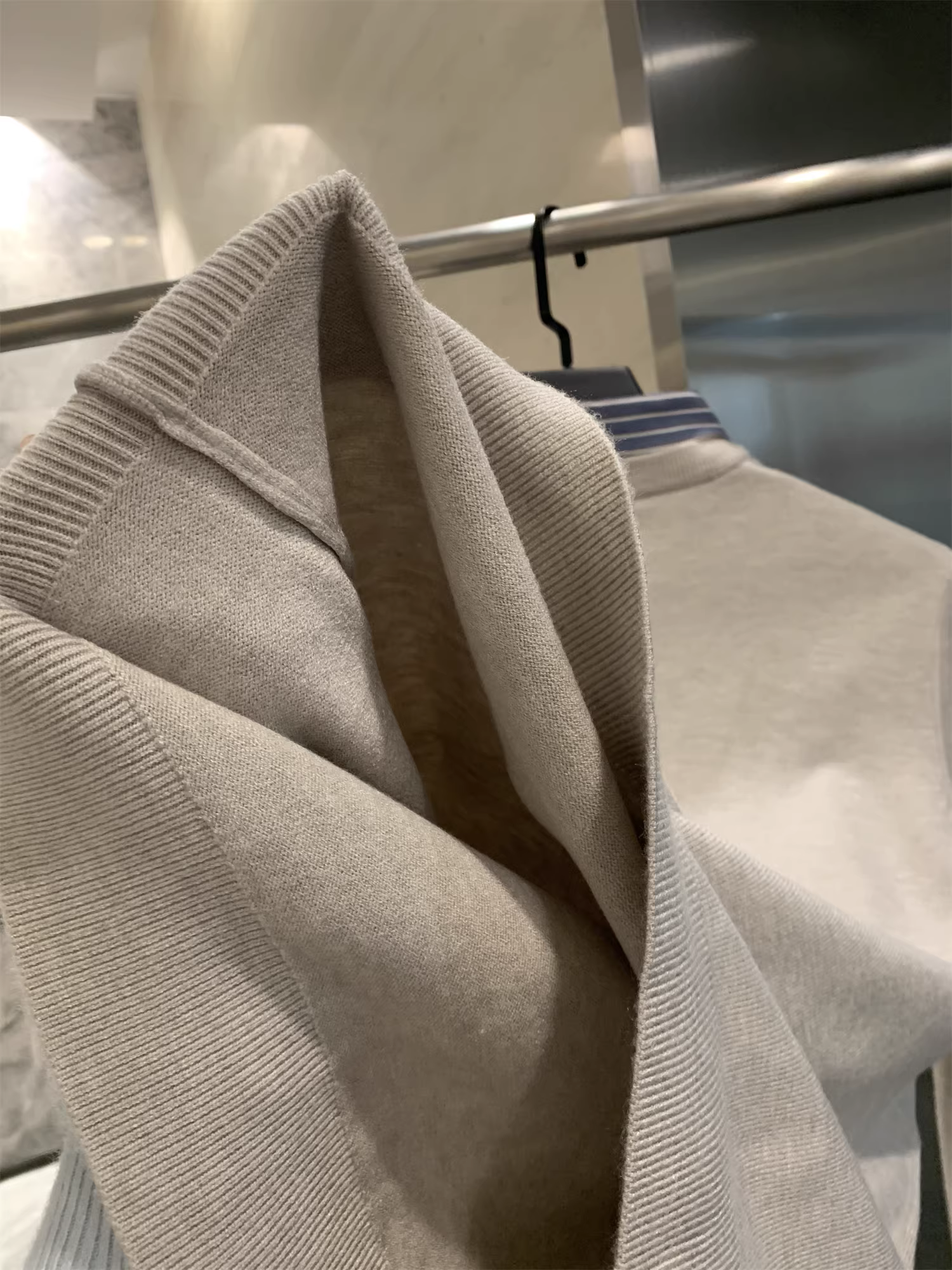 Don Quixote dòng H! Bộ sưu tập giả hai mảnh cổ điển! Áo len dệt kim ấm áp có ve áo dành cho nam mùa thu đông.