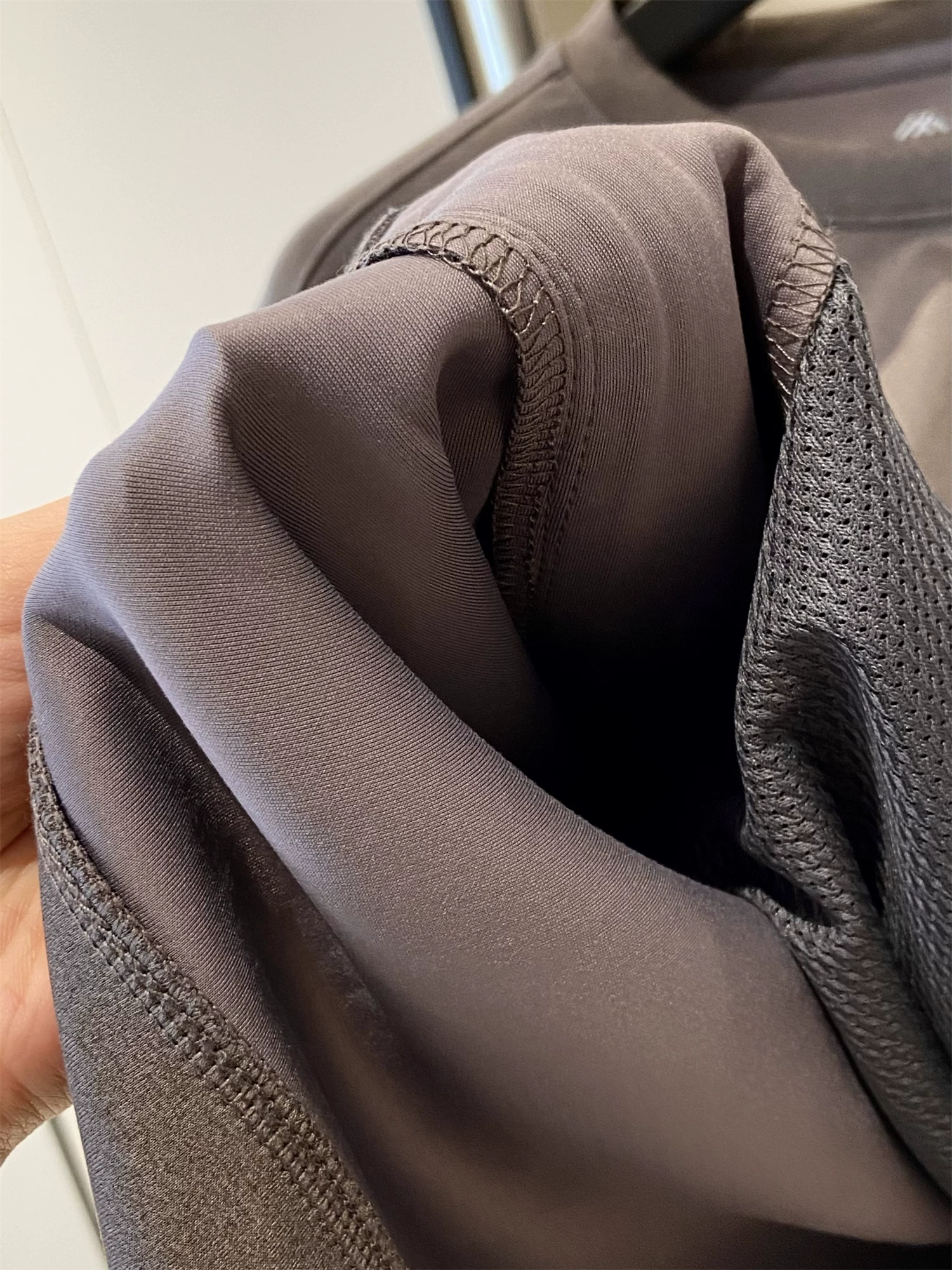 Vải lớp khí cao cấp Don Quixote! Áo len dài tay cổ tròn đa năng, đơn giản, cơ bản dành cho nam giới.