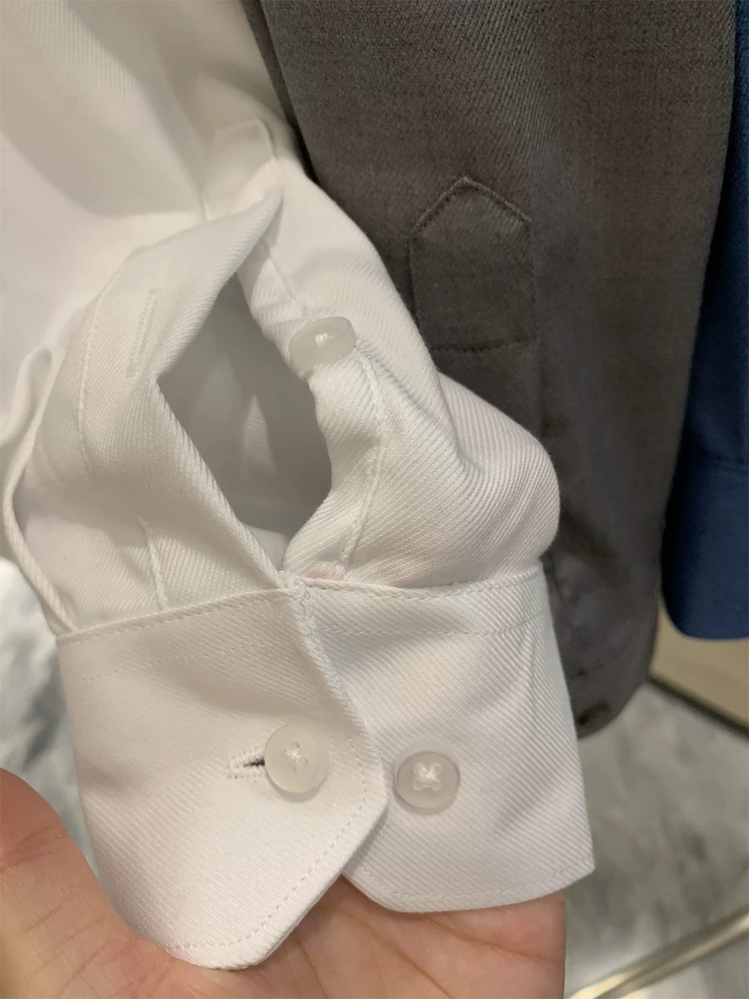 Áo sơ mi dài tay chất liệu len-modal pha, có thể giặt được của Don Quixote! Chống nhăn, co giãn, phong cách công sở lịch sự, không đường may.