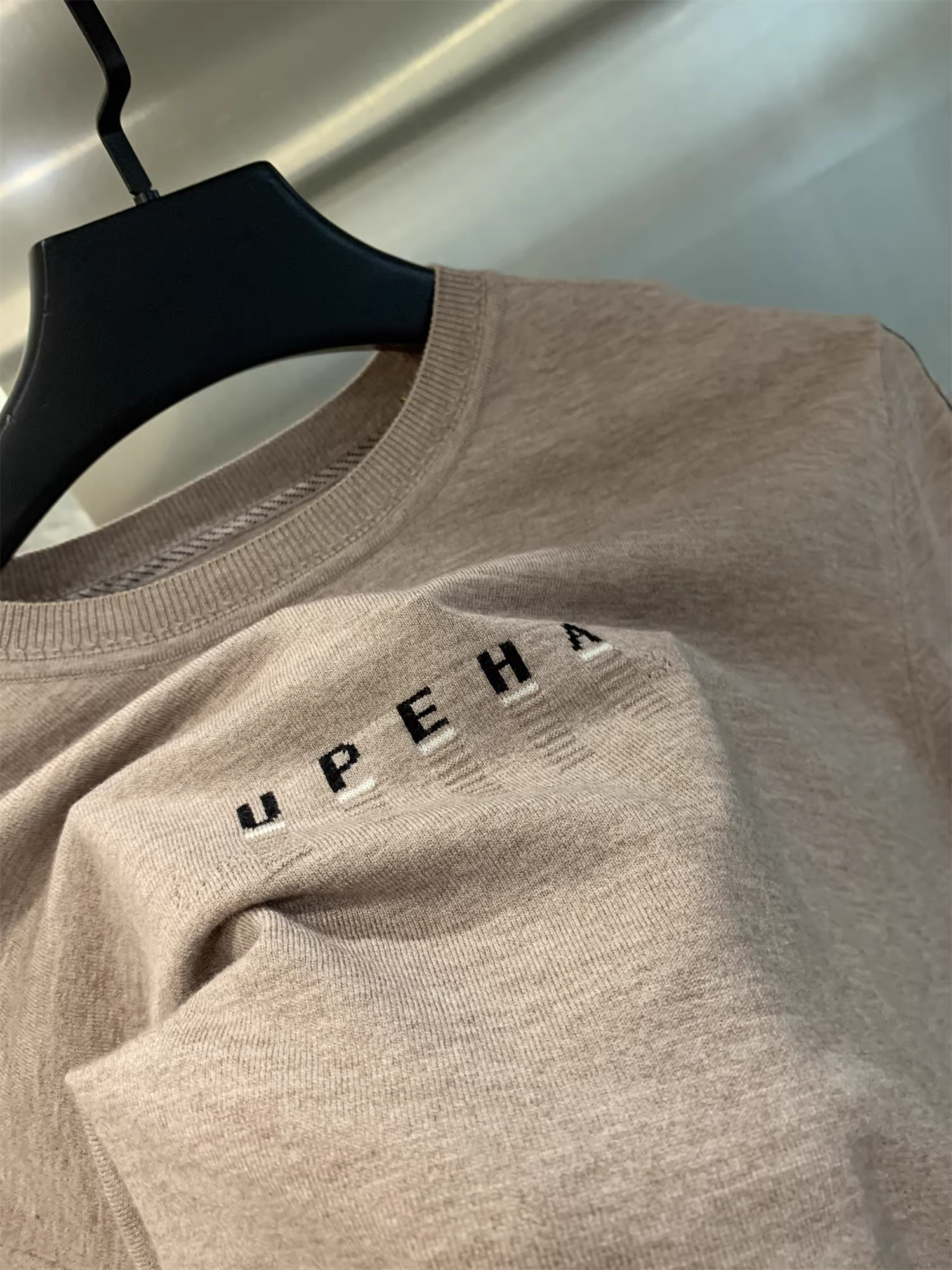 Don Quixote là một món đồ cực kỳ hấp dẫn! Áo len dệt kim thông thường dành cho nam mùa thu tinh tế, mềm mại, thoáng khí và thoải mái.