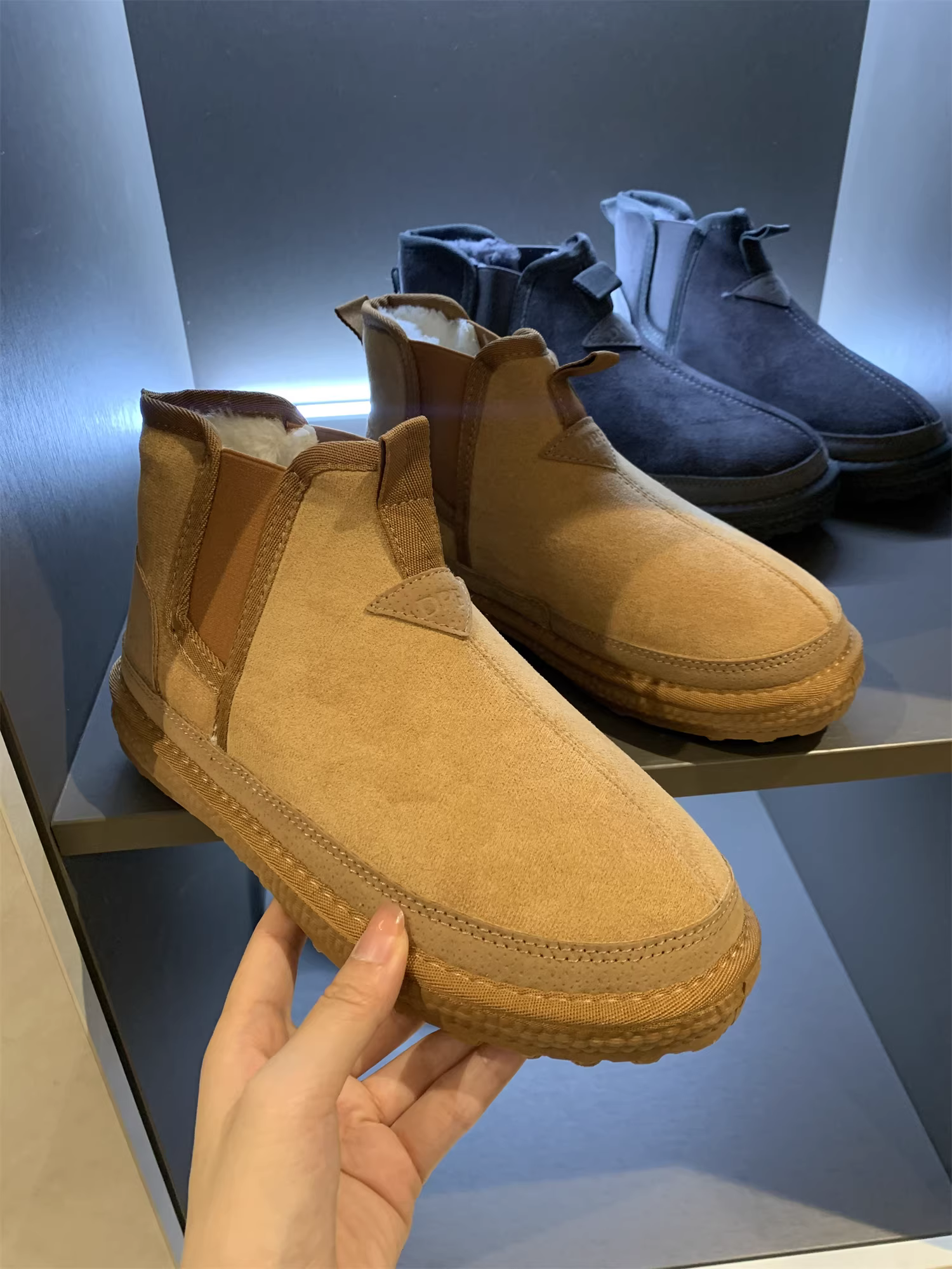 Phong cách Don Quixote, lót lông và dày dặn! Giày bốt ngắn giữ ấm cho nam mùa thu đông, giày cotton da lộn, hợp thời trang.