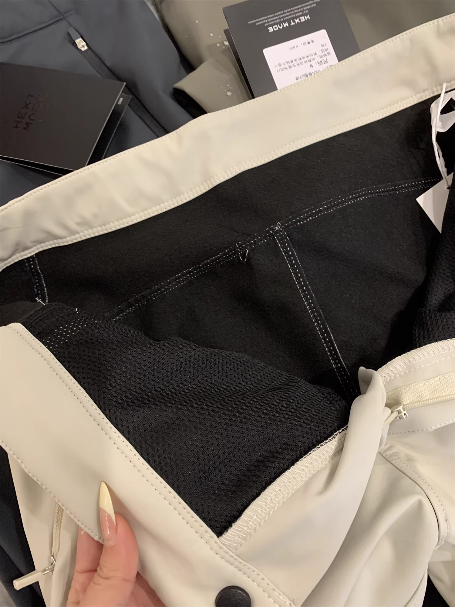 Quần thể thao nam Don Quixote Outdoor Niche! Lót lông cừu và dày dặn! Thiết kế 3D, nhanh khô, dáng rộng, ống thẳng, phong cách thể thao thường ngày.