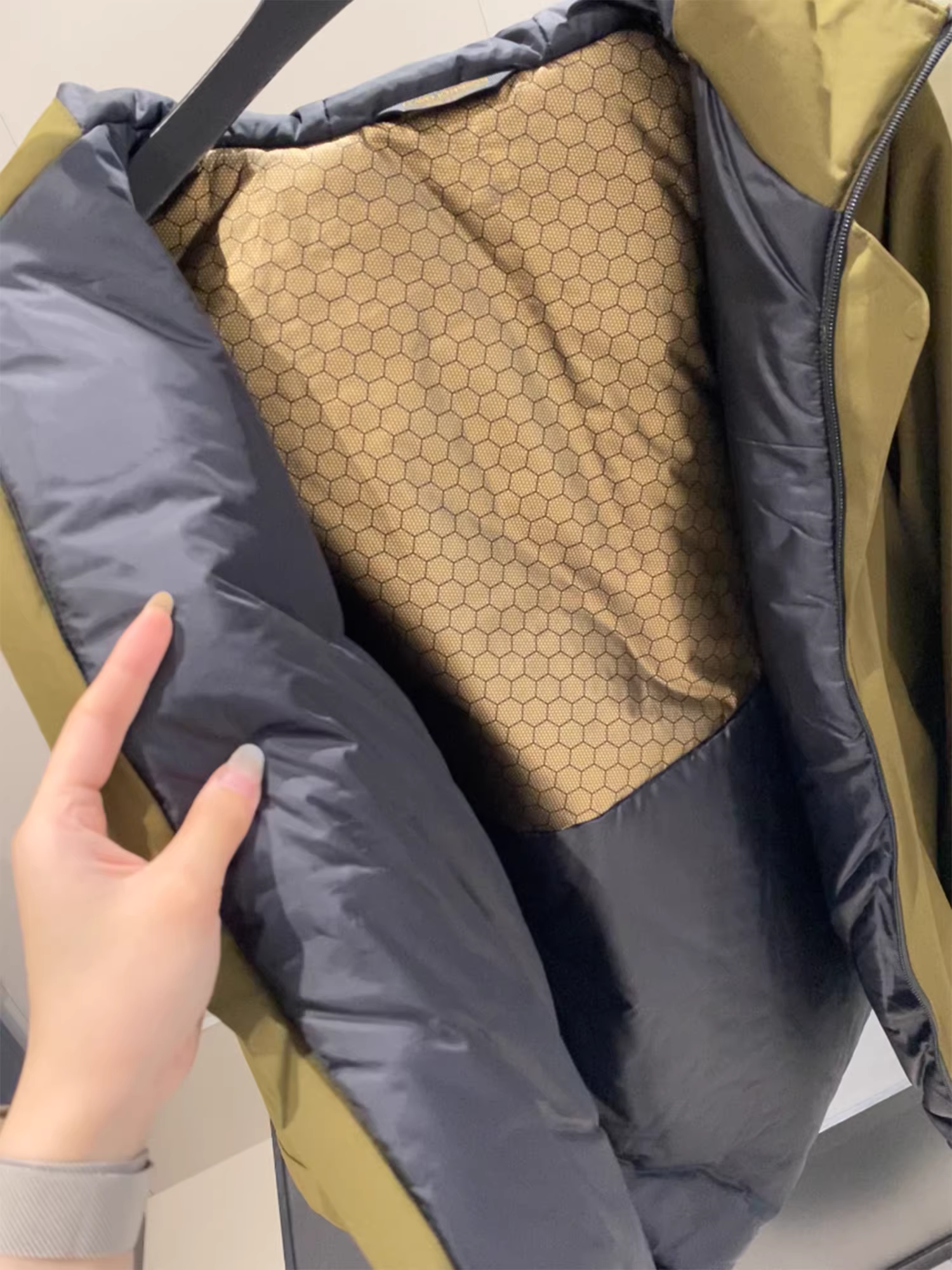 Giảm giá Don Quixote! Áo khoác cotton giữ nhiệt ngoài trời bằng graphene tự sưởi ấm màu đen vàng Áo khoác đôi nhẹ