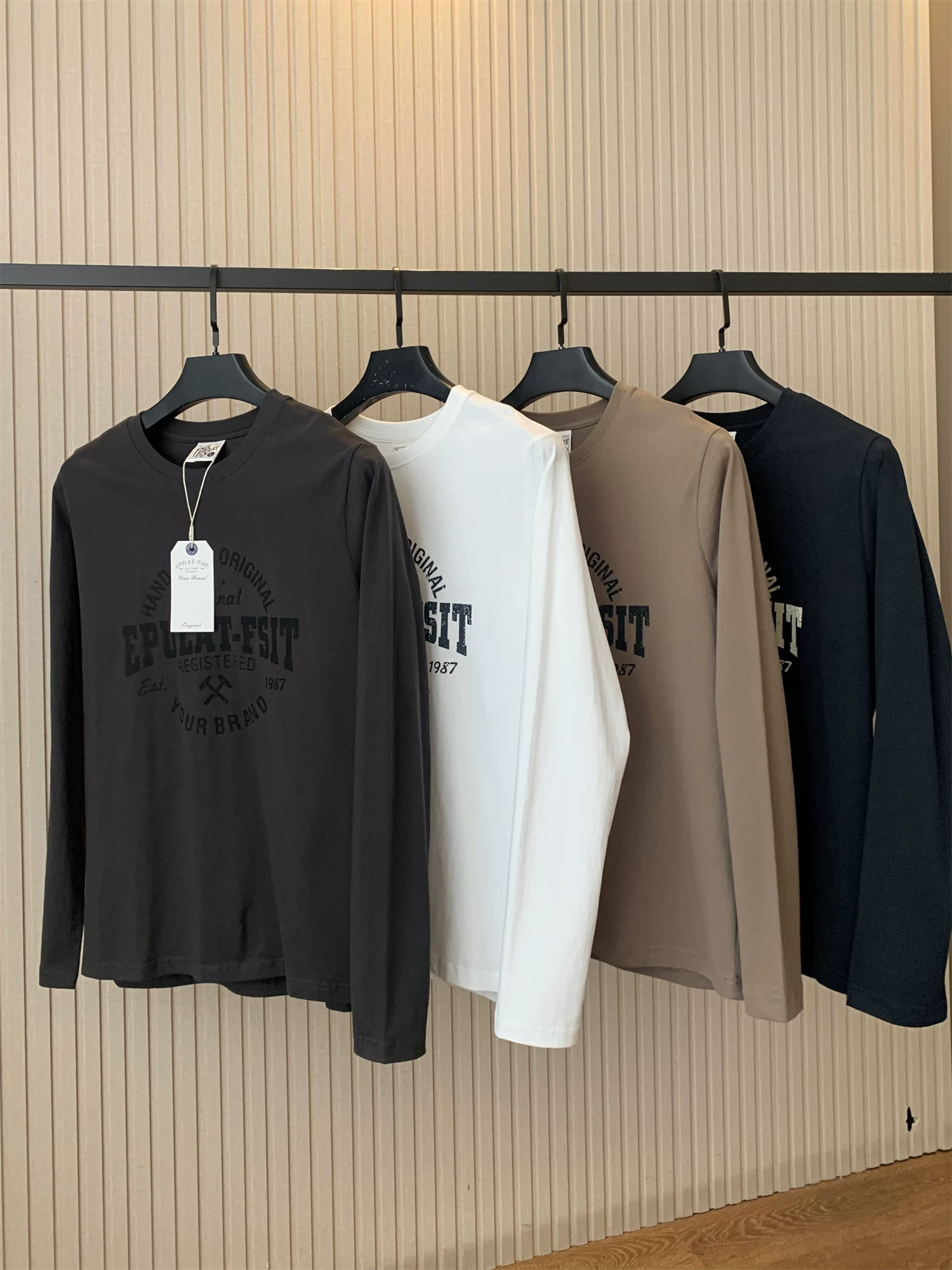 Đơn đặt hàng của công ty Don Quixote ODM! Giá bán lẻ 398! Áo thun dài tay chất liệu cotton dài sợi, in họa tiết vintage, kiểu dáng cũ kỹ.