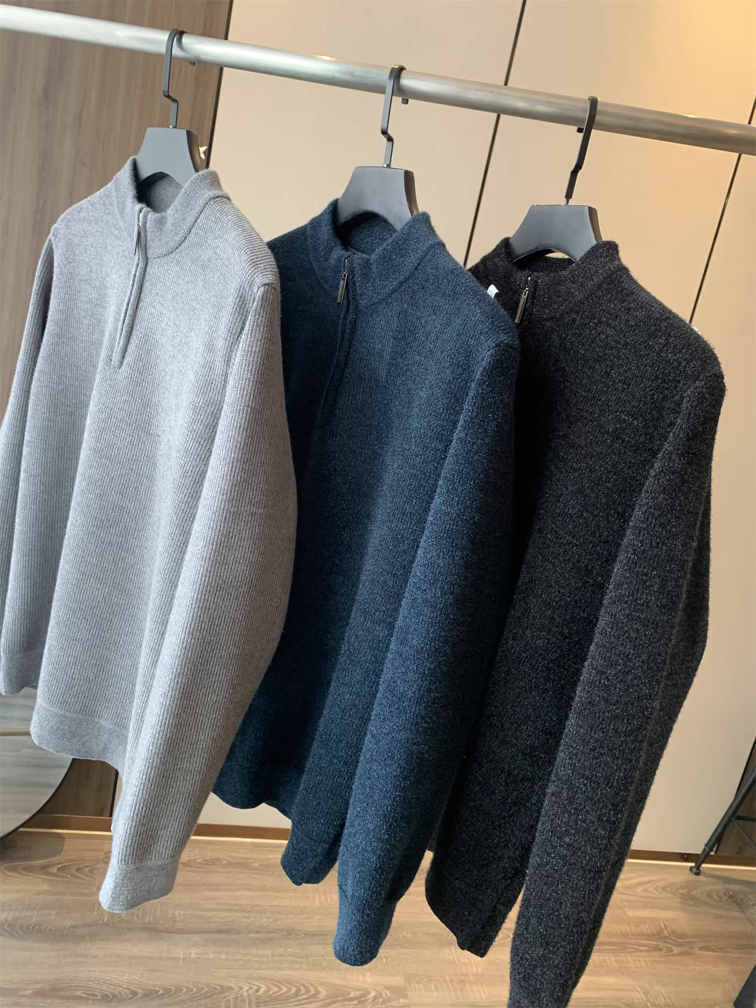 Thương hiệu Don Quixote! Sản xuất bởi một nhà sản xuất lớn! Được làm dày bằng lớp lót lông cừu! Áo len nam nửa khóa kéo thời trang mùa đông.