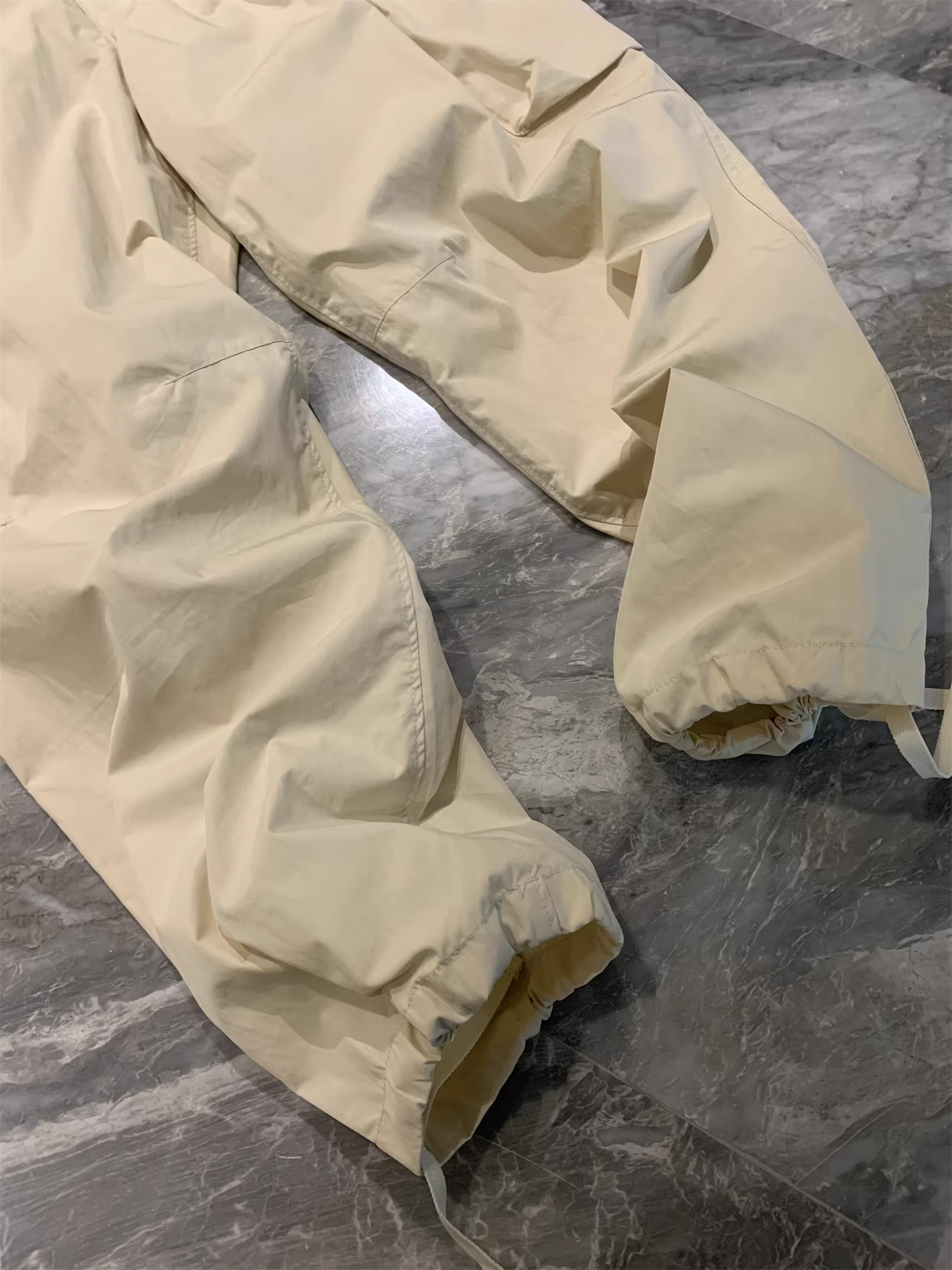 Don Quixote U+ cùng nguồn! Tủ 299! Quần áo bảo hộ lao động màu trơn, thoáng khí, thân thiện với da, phong cách cặp đôi, quần lính dù thời trang