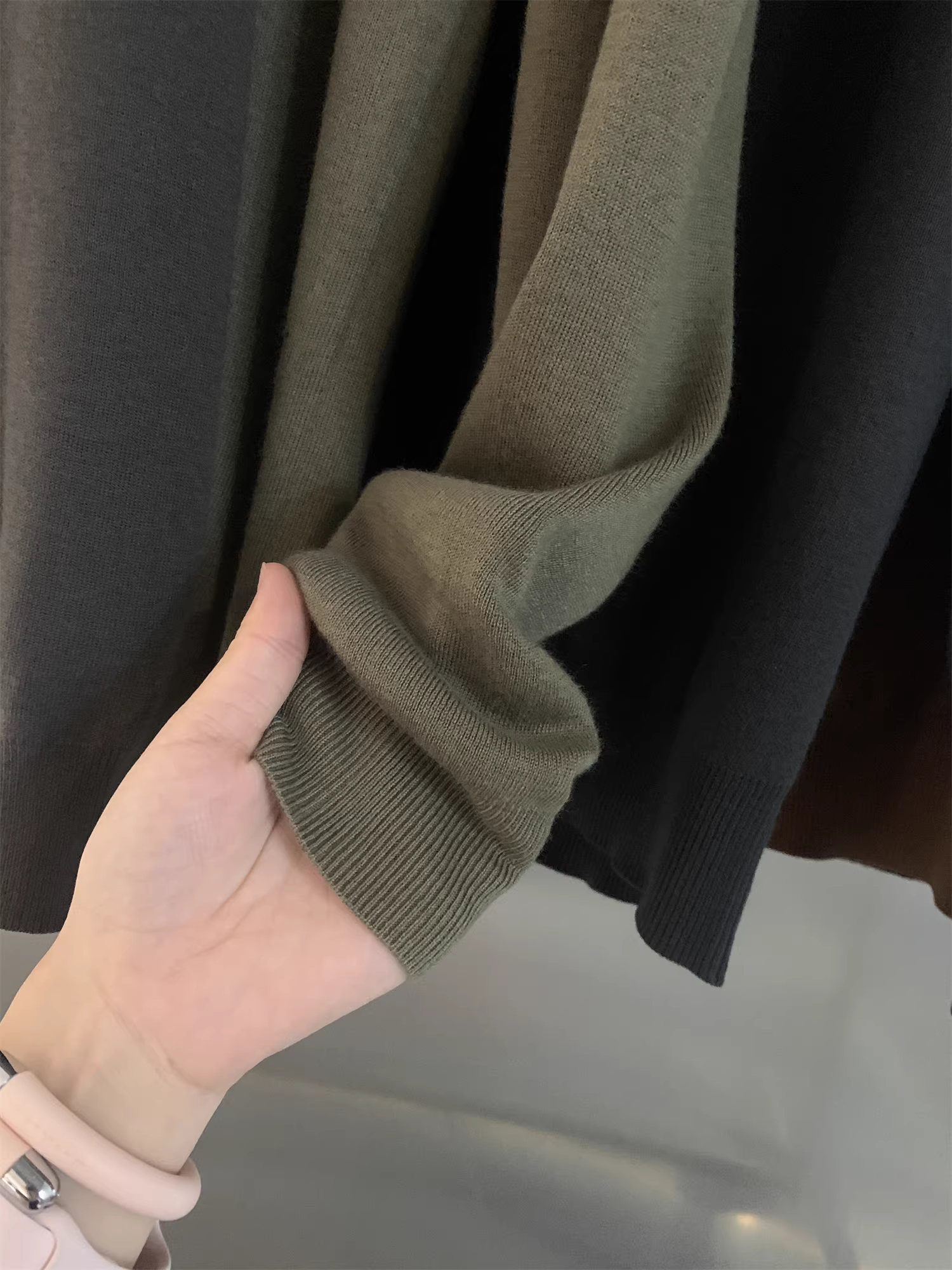 Don Quixote, một quý ông thanh lịch! Áo len pha len! Áo len nam cổ V nhỏ, cổ Cuba, dệt kim, hợp thời trang mùa thu đông.