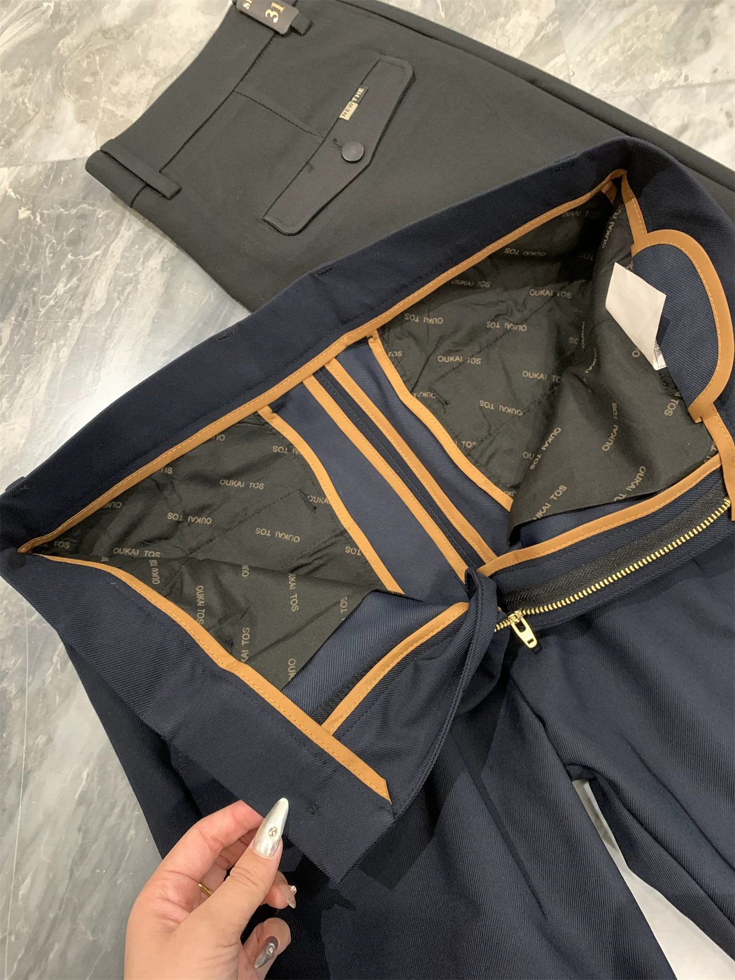 Đơn đặt hàng của công ty Don Quixote ODM! Quần vải mềm mại! Quần âu nam ống đứng chất liệu co giãn cao, thoáng khí, thích hợp cho mùa xuân và mùa thu.