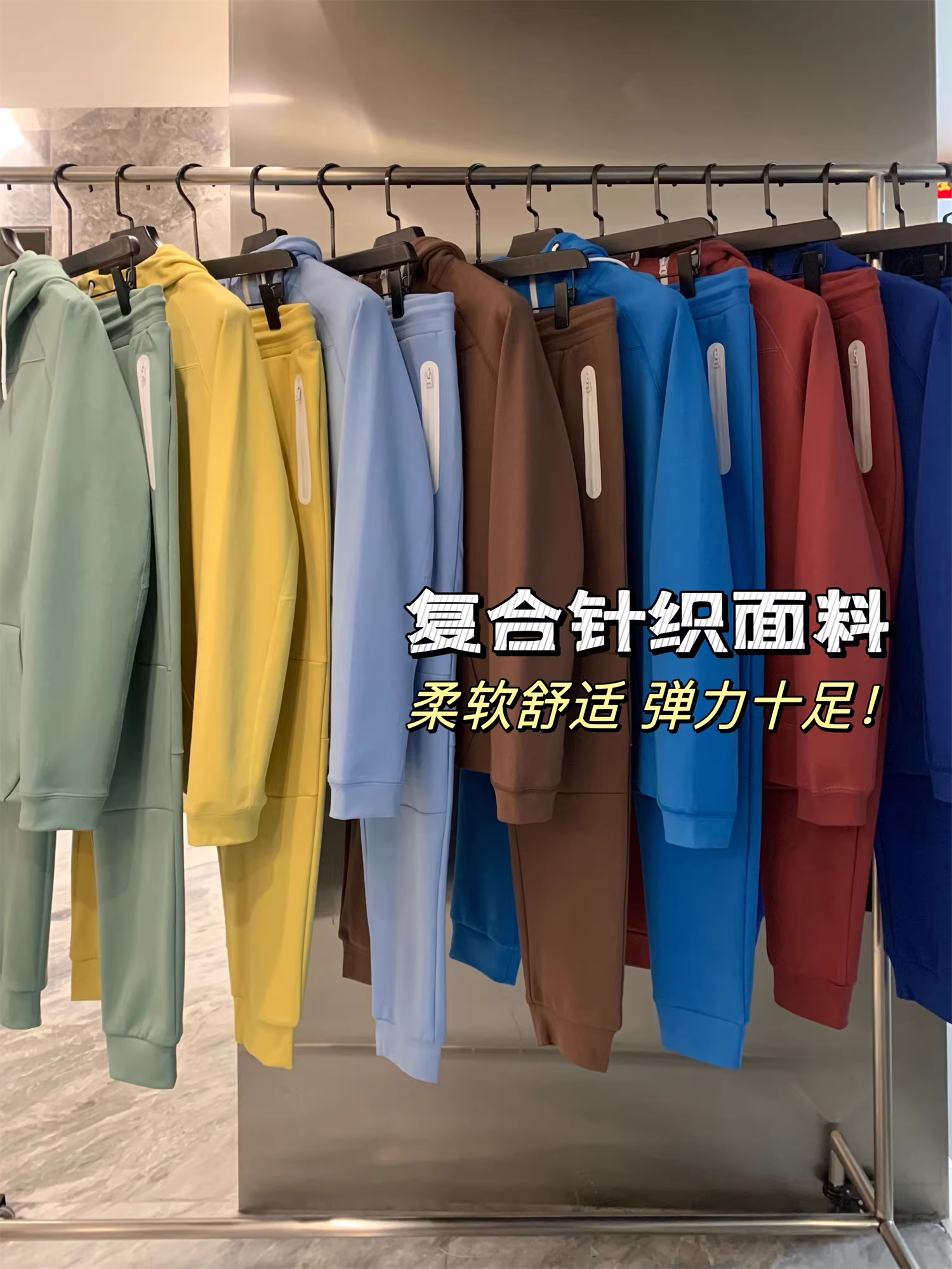 Don Quixote, bộ sản phẩm được giảm giá! Bộ đồ thể thao dệt kim tổng hợp, mềm mại, tinh tế, thân thiện với da, gồm áo và quần.