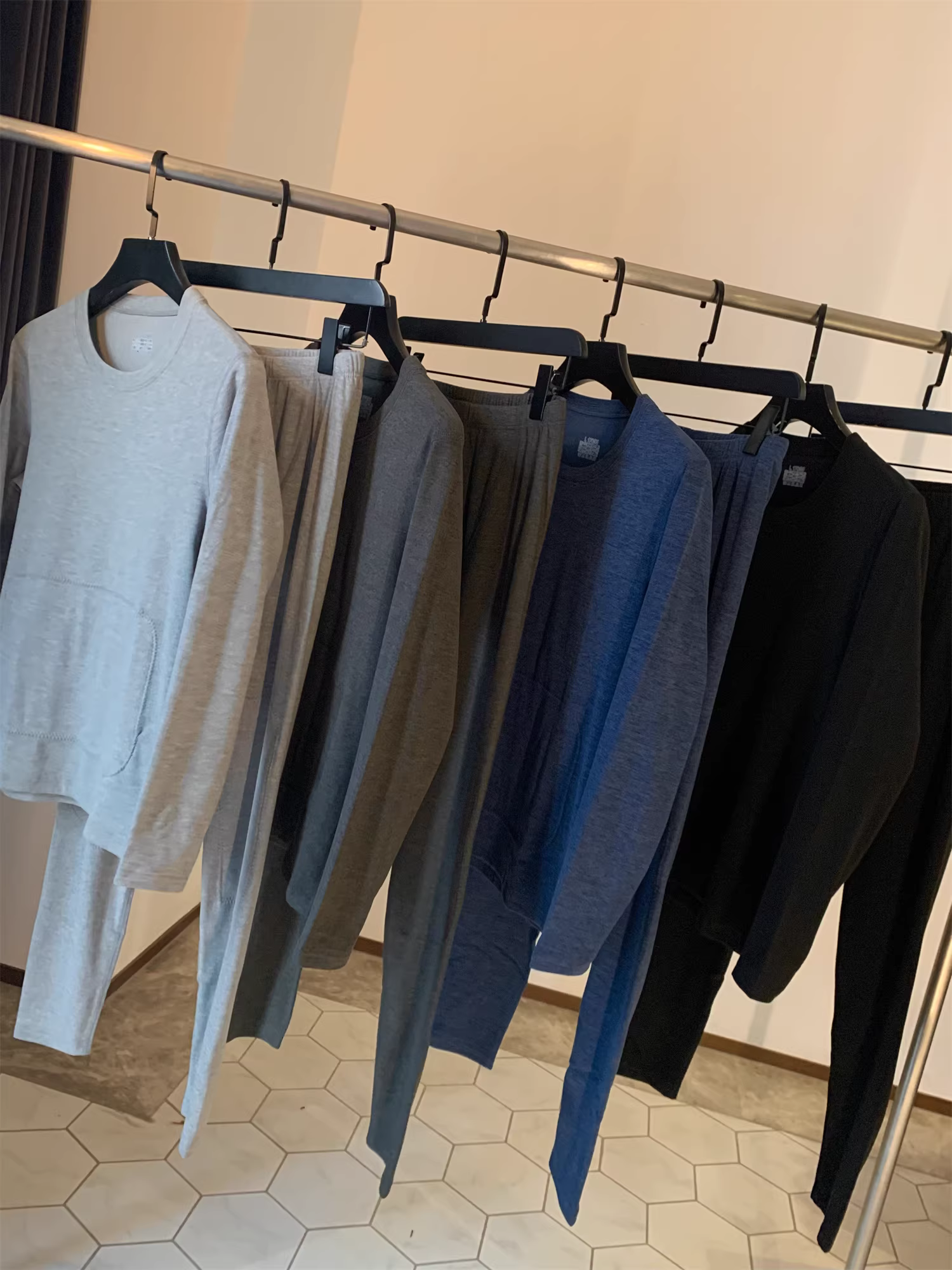 Don Quixote, bạn có bao nhiêu bộ? Bao gồm cả len! Bộ đồ lót giữ nhiệt mùa thu đông dành cho nam, chất liệu dày dặn, kiểu ghép mảnh.