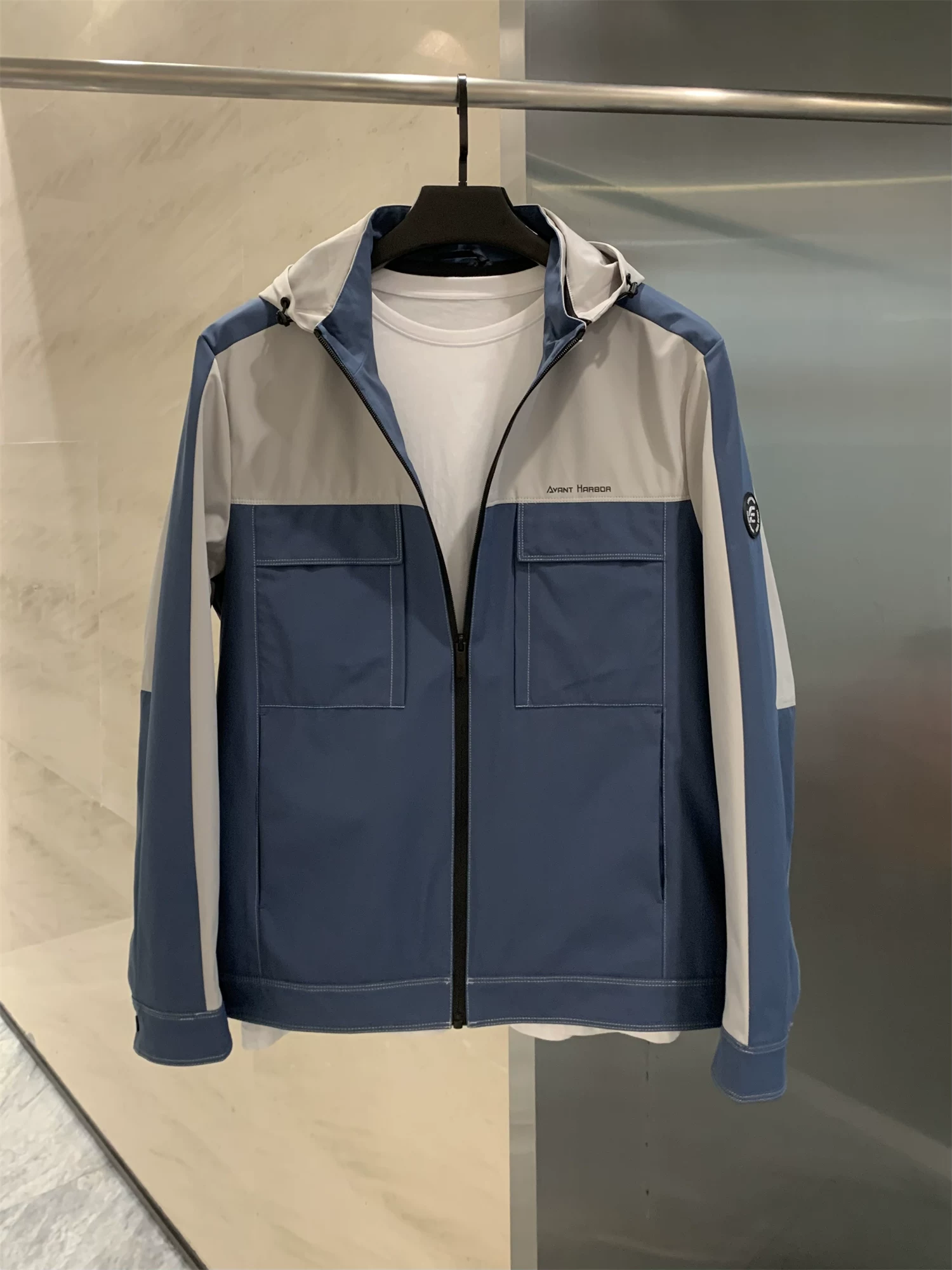 Đồ của Don Quixote G! Phong cách trang phục lao động nhẹ nhàng! Áo khoác có mũ trùm đầu, kiểu dáng đơn giản, có túi vá màu sắc phối hợp dành cho nam giới mùa thu.