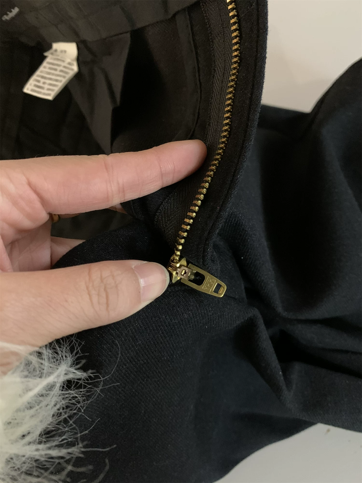 Don Quixote, chống gió và ấm áp! Co giãn và không nhăn! Quần âu nam mùa thu đông, kiểu dáng thẳng, chất liệu dày dặn.