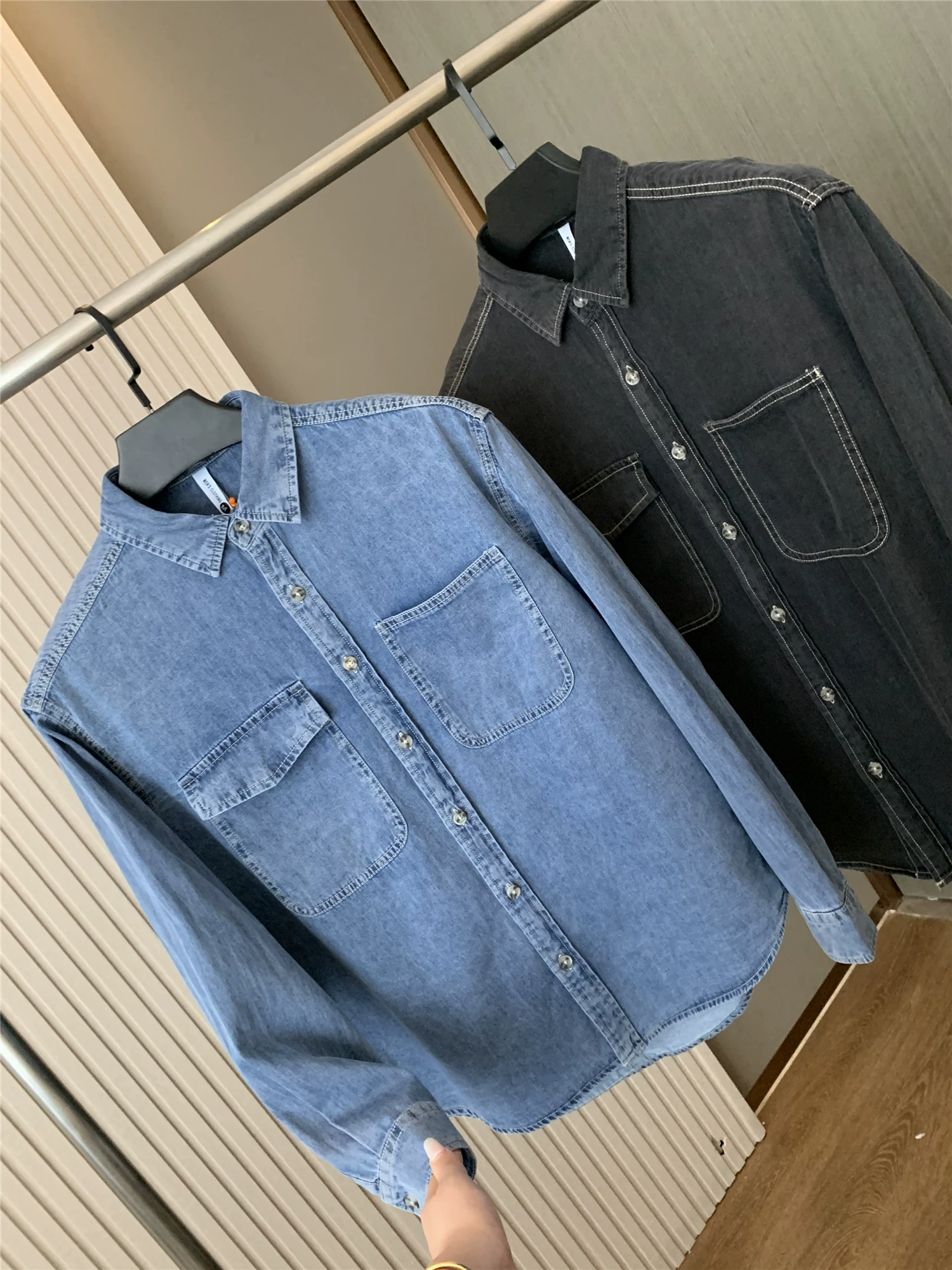 Don Quixote mang phong cách Nhật Bản thời thượng! Áo sơ mi denim dài tay bằng vải cotton đã qua xử lý kiểu cổ điển dành cho nam giới năm 2022.