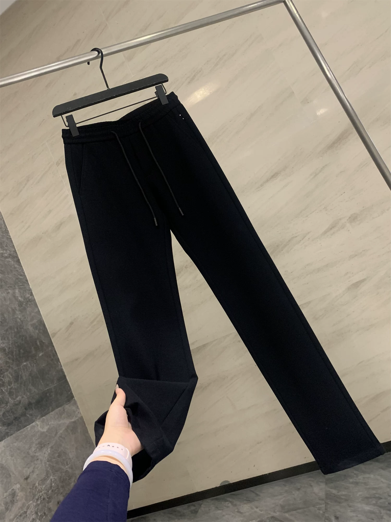 Quần dài nam Don Quixote Clearance! Quần dài thẳng, chất liệu thoáng khí, thấm hút mồ hôi, màu trơn, đa năng, phong cách thường ngày, thích hợp cho mùa thu đông.