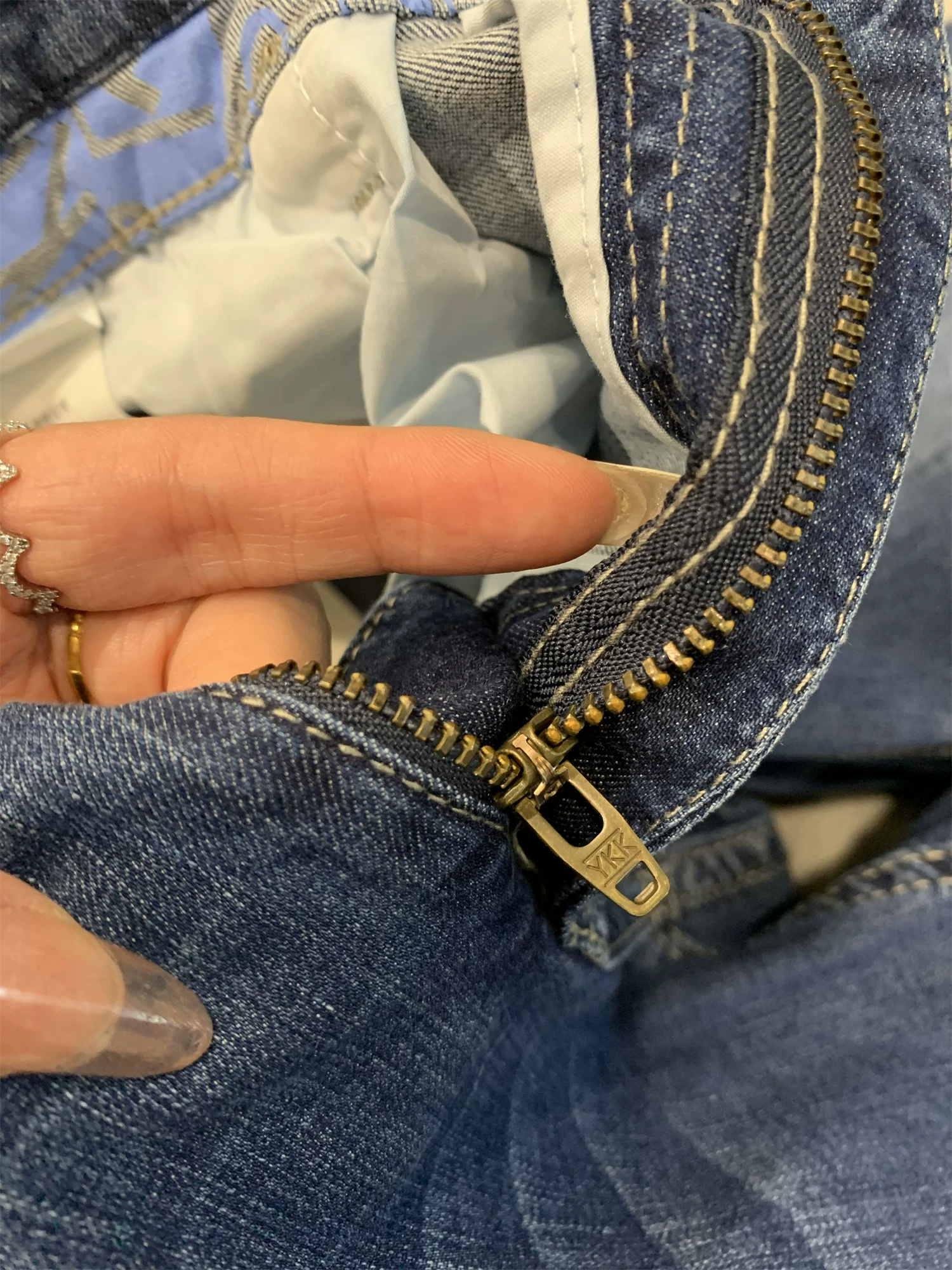 Don Quixote Cool Series! Chất liệu cotton và spandex! Quần jean ống thẳng nam, chất liệu cotton và spandex, kiểu dáng mùa xuân hè, màu đã phai.