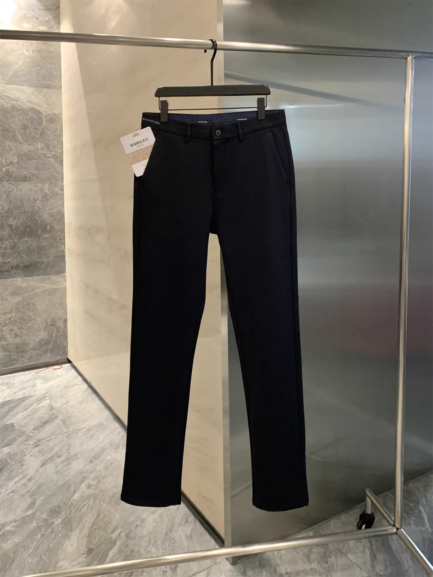 Vải len Don Quixote + pha modal! Quần âu nam dáng thẳng, chất liệu nhẹ, phong cách lịch sự nhưng thoải mái.