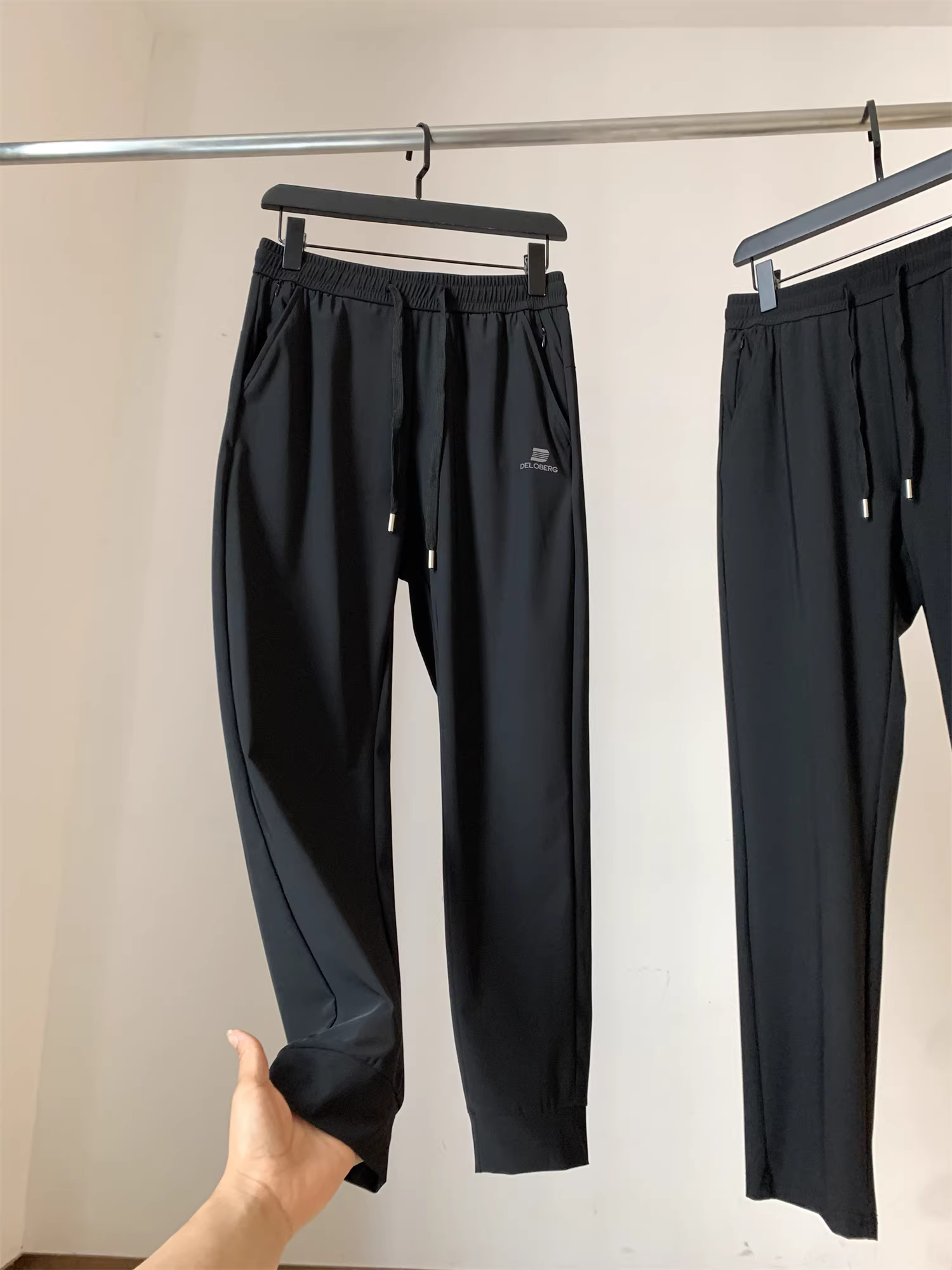 Thương hiệu Don Quixote! Chất liệu lụa đá co giãn cao! Quần thể thao/quần suông lưng thun co giãn mùa hè dành cho nam.