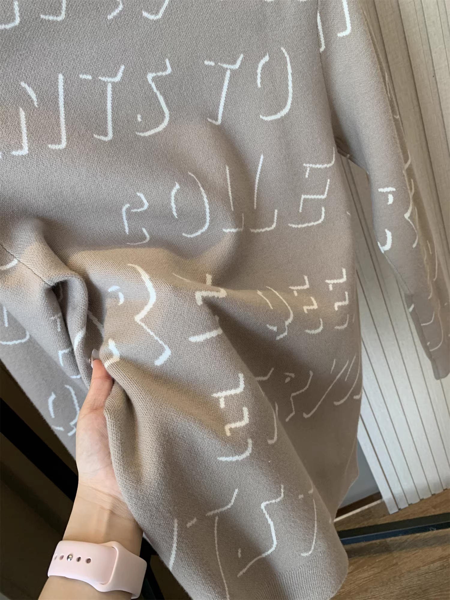 Giảm giá Don Quixote! Chữ Jacquard! Áo len dệt kim mềm mại và thân thiện với da dành cho nam mùa thu.