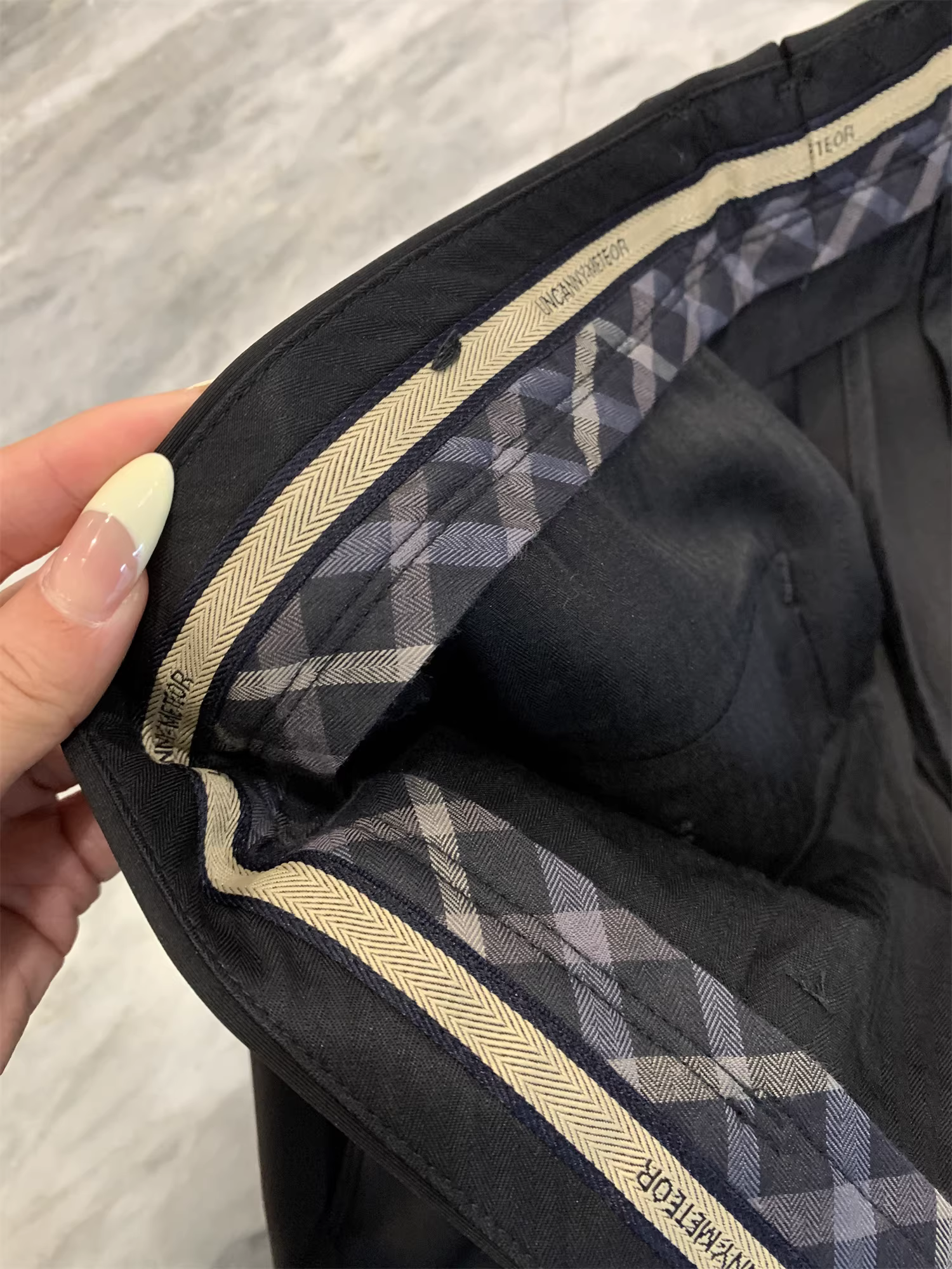 Don Quixote H giảm giá! Hàng thời trang công sở! Quần âu nam màu trơn dáng thẳng, thích hợp cho mùa xuân, thu và đông.