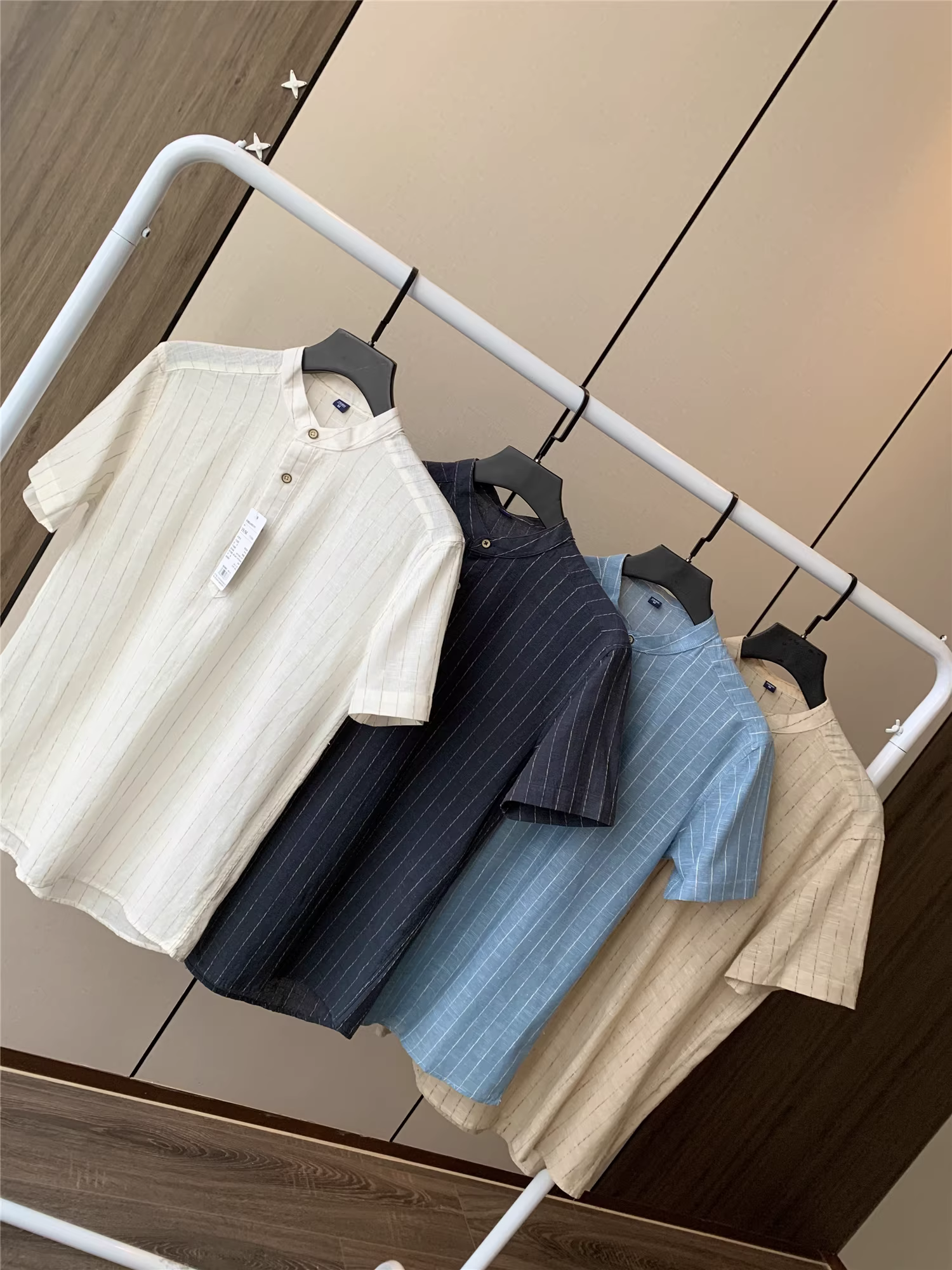 Phong cách văn học Don Quixote! Cổ Henry! Áo sơ mi nam ngắn tay kẻ sọc cotton và linen cổ đứng mới mùa xuân hè.