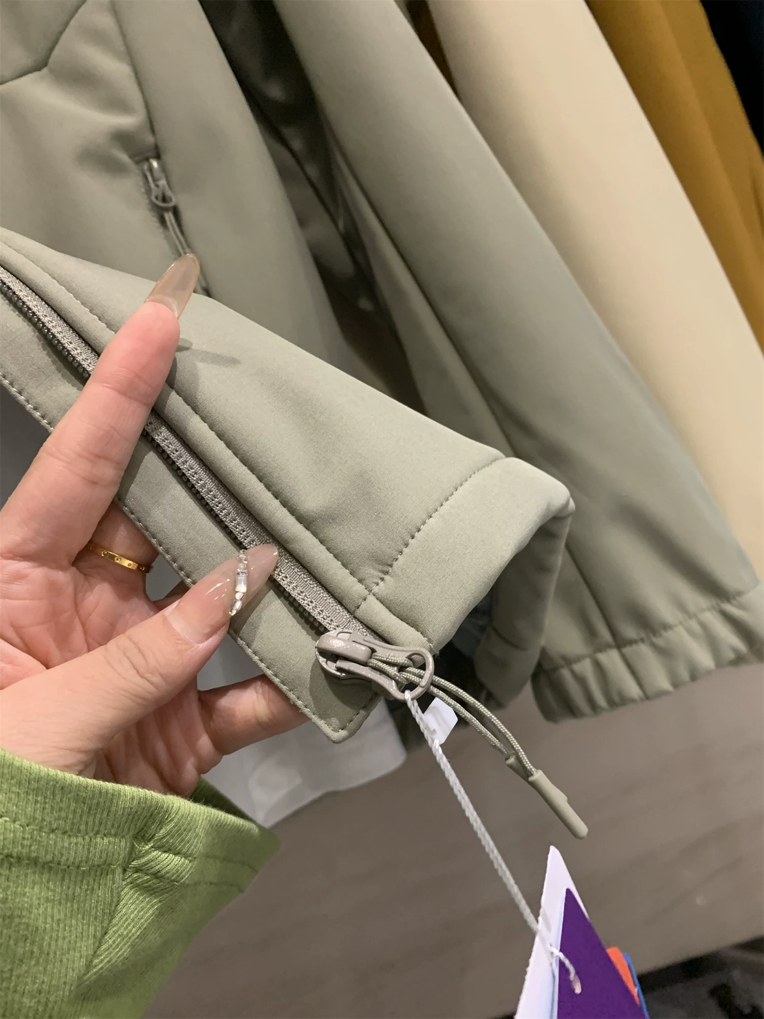 Công nghệ ngoài trời Don Quixote! Chống gió và chống nước! Ấm áp và thoải mái cho mùa thu đông, áo khoác có mũ đa năng dành cho nam.