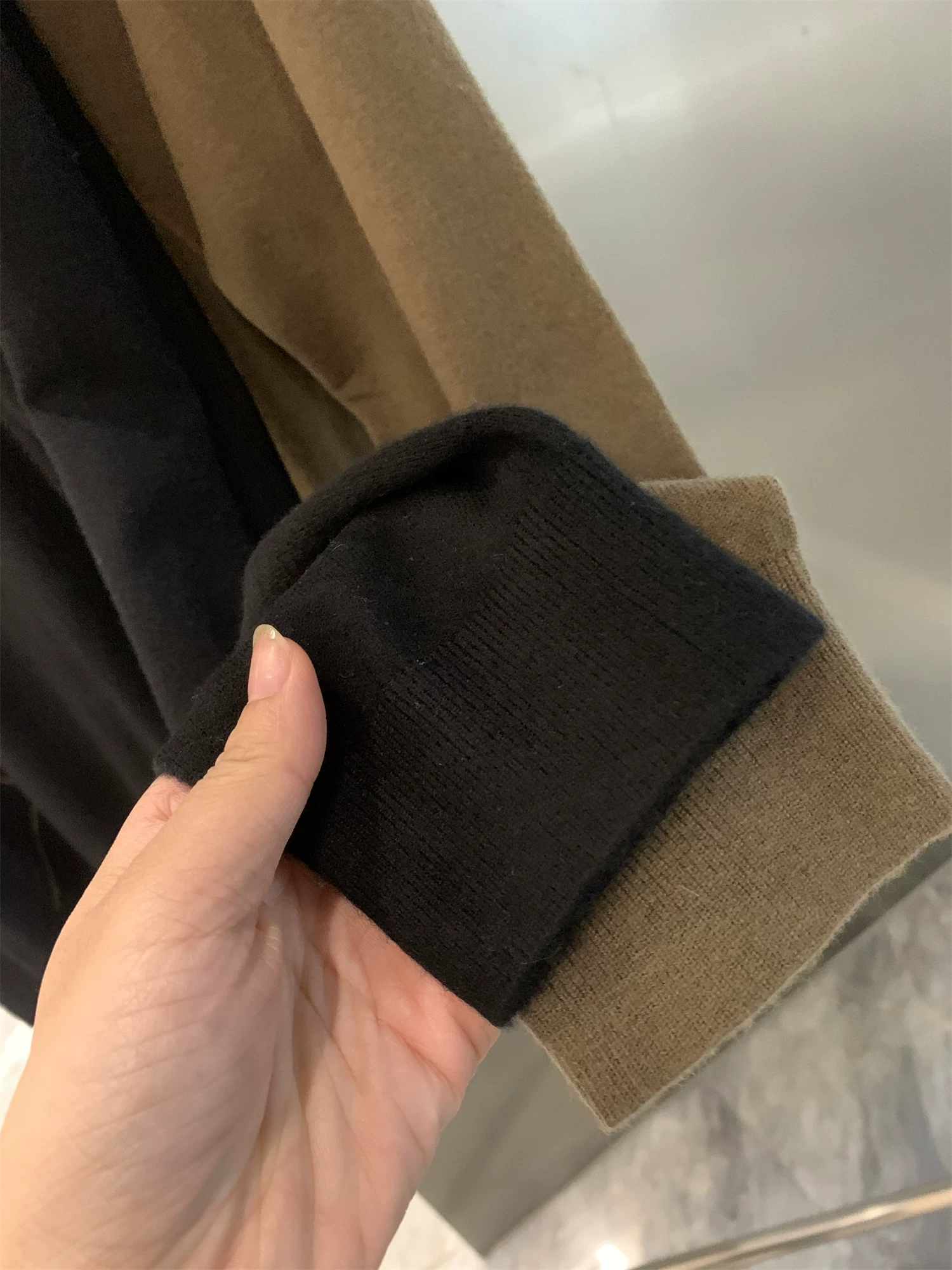 Áo len Don Quixote dệt kim mịn, thoáng khí và thân thiện với làn da! Áo len chui đầu cổ tròn đa năng, phong cách thường ngày dành cho nam giới trong mùa xuân và mùa thu.