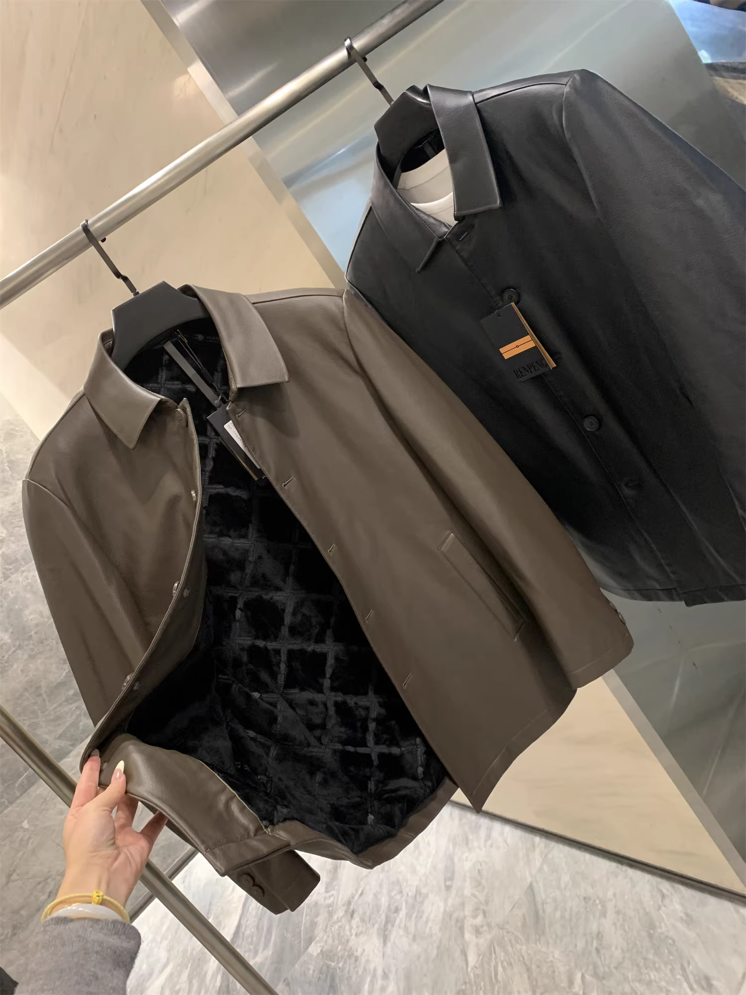 Da PU kiểu xe máy Don Quixote! Áo khoác có cổ dành cho nam giới, lót lông cừu, phong cách công sở giản dị, mùa thu đông.