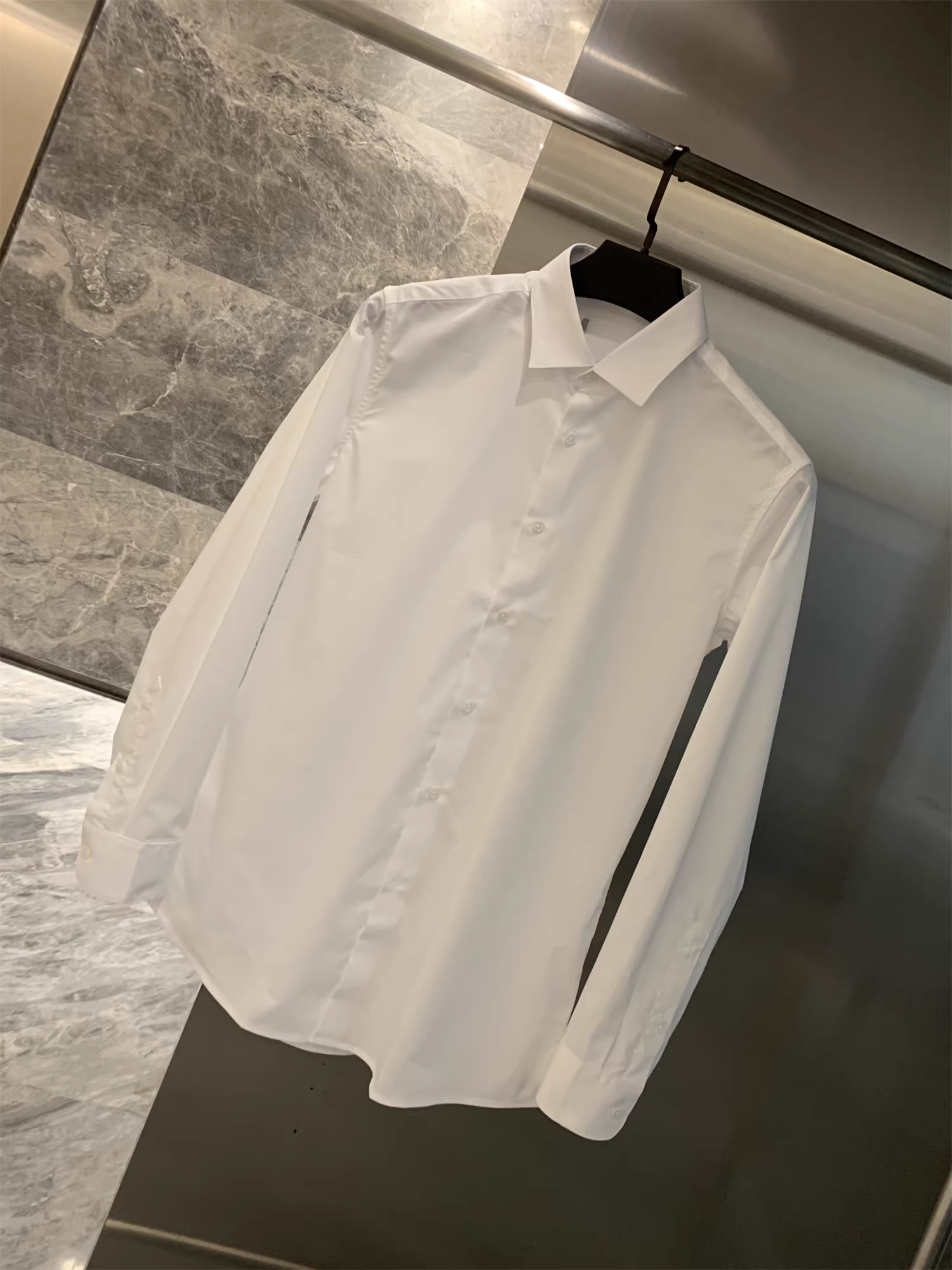 Ưu điểm của thương hiệu Don Quixote H! Áo sơ mi nam dài tay màu trơn đa năng, cổ điển, giản dị, hợp thời trang mùa xuân và mùa thu