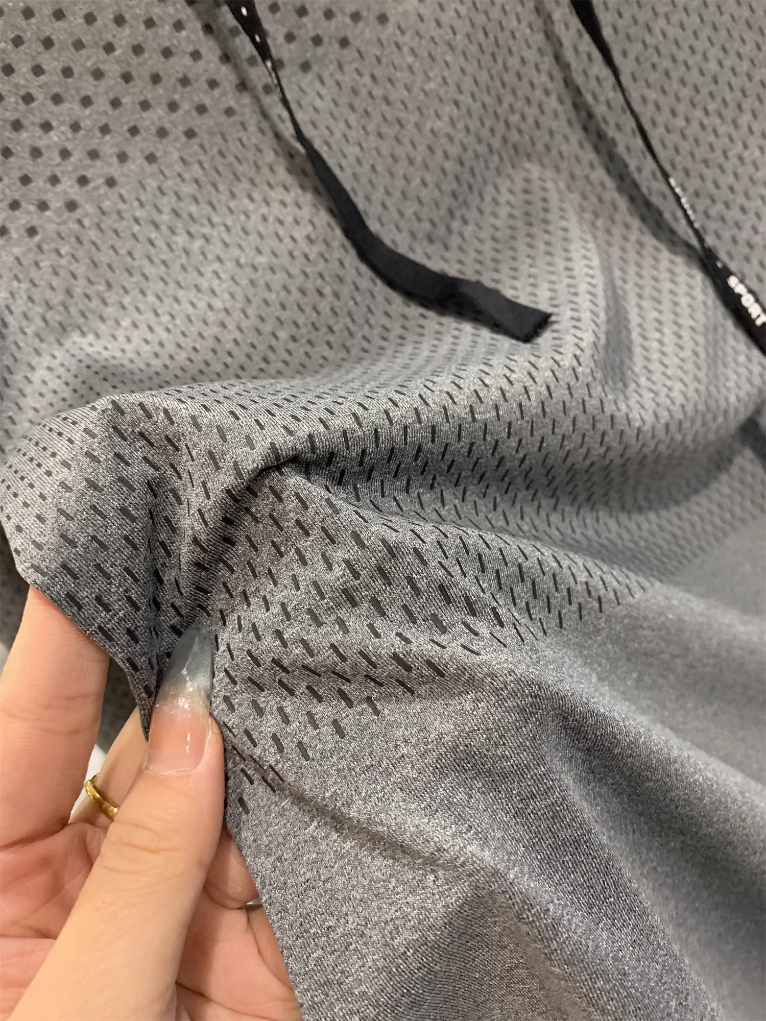 Don Quixote Brick Industry Chống ẩm ngoài trời, nhanh khô, thoáng khí! Áo thun dài tay có mũ trùm đầu thể thao và giải trí mùa xuân hè hợp thời trang