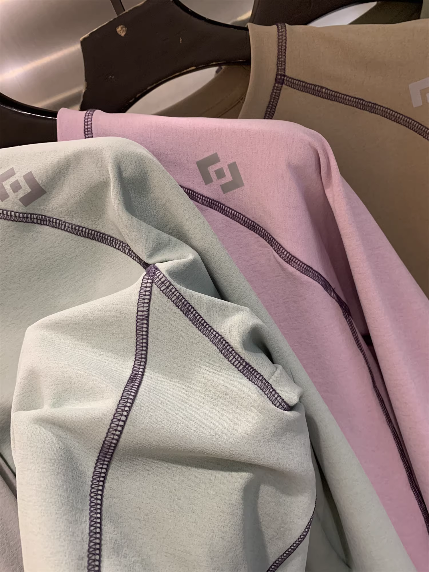 Đơn đặt hàng của công ty Don Quixote ODM! Áo thun thể thao tay dài kiểu raglan phối màu phong cách cặp đôi, mặc ngoài trời, lớp lót.