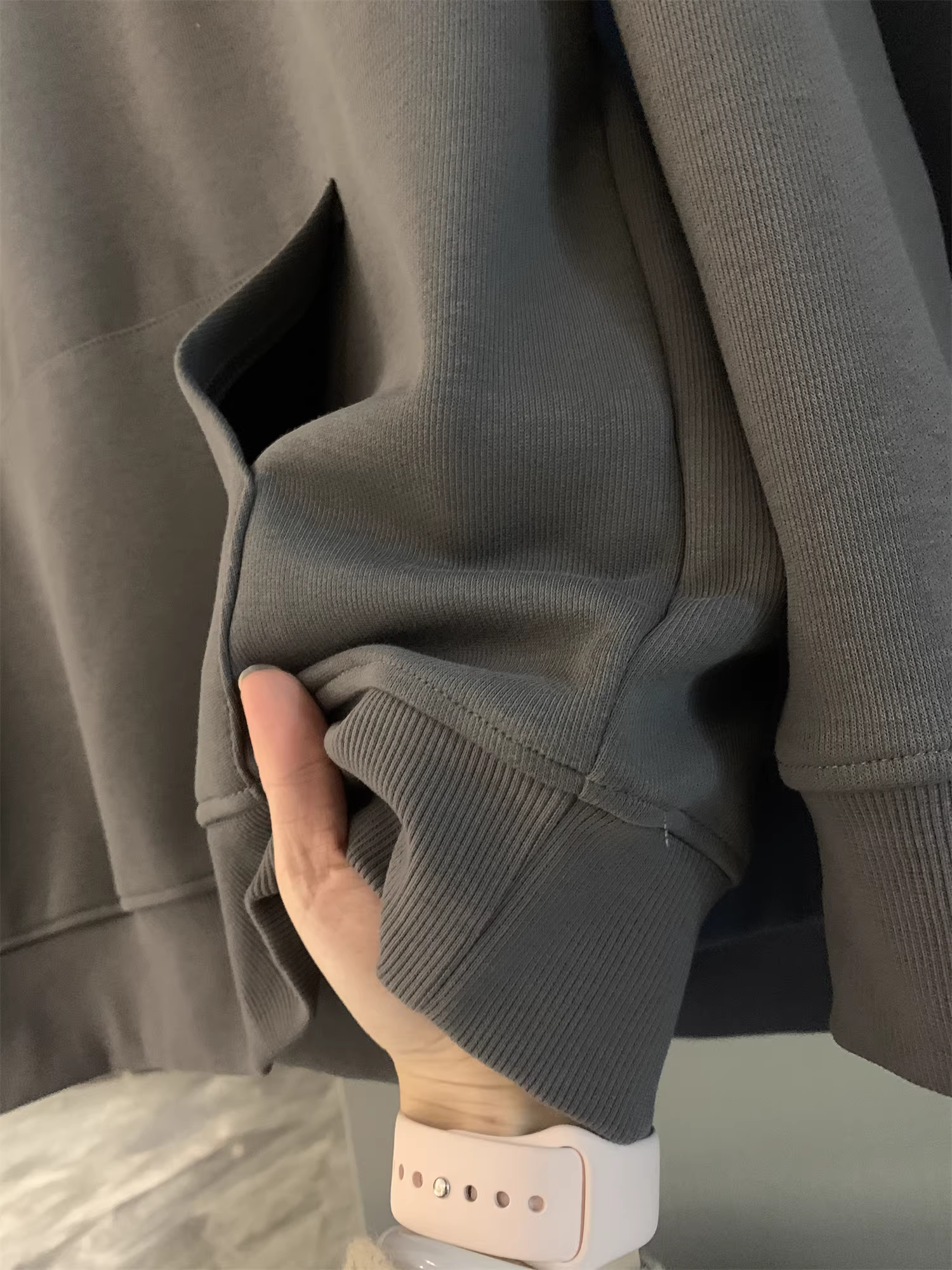 Đơn đặt hàng của công ty Don Quixote ODM! Vải cotton pha! Áo hoodie nam dày dặn, thoải mái, đa năng, thích hợp cho mùa thu đông.