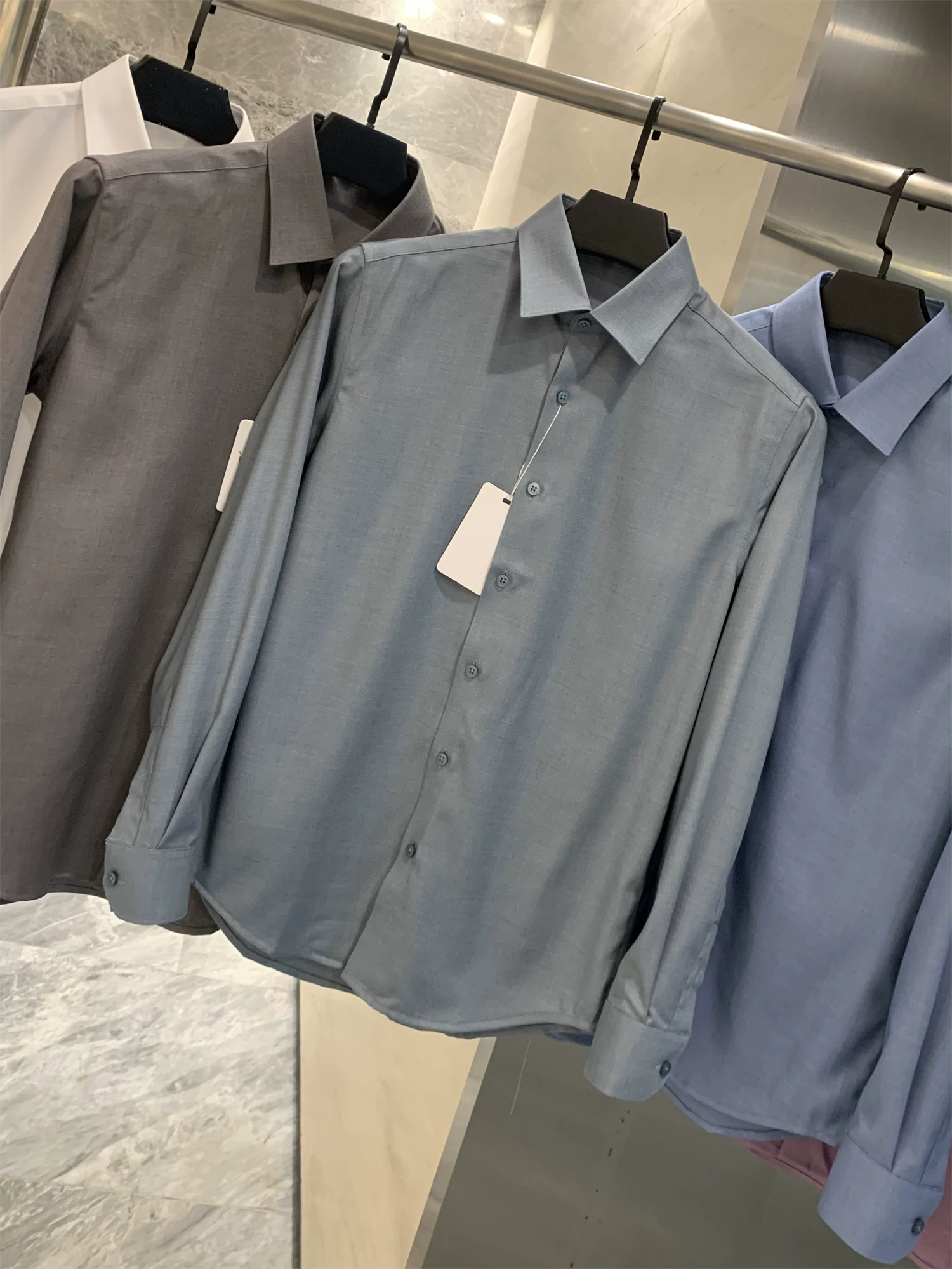 Don Quixote, bạn điên rồi! Áo len modal có thể giặt bằng máy! Áo sơ mi dài tay liền mạch, kiểu dáng công sở giản dị dành cho nam.