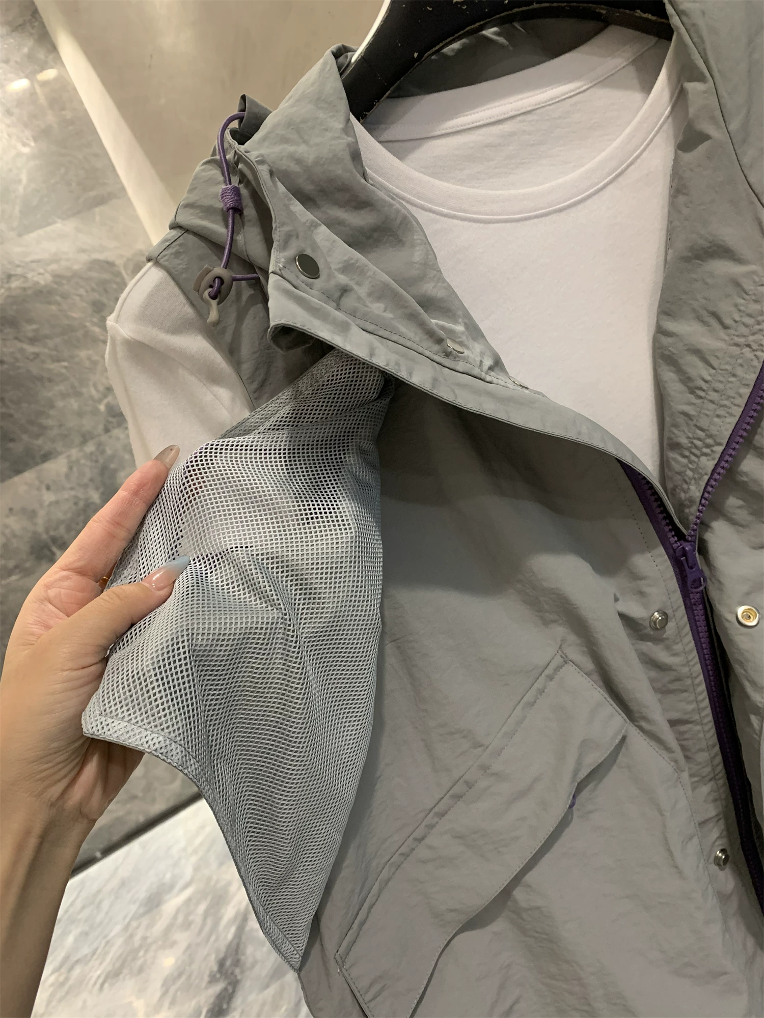 Don Quixote Mountain Series Outdoor! Chức năng đa năng, chống gió và chống thấm nước! Áo vest có mũ trùm đầu, nhiều túi, nhẹ, dành cho nam và nữ.