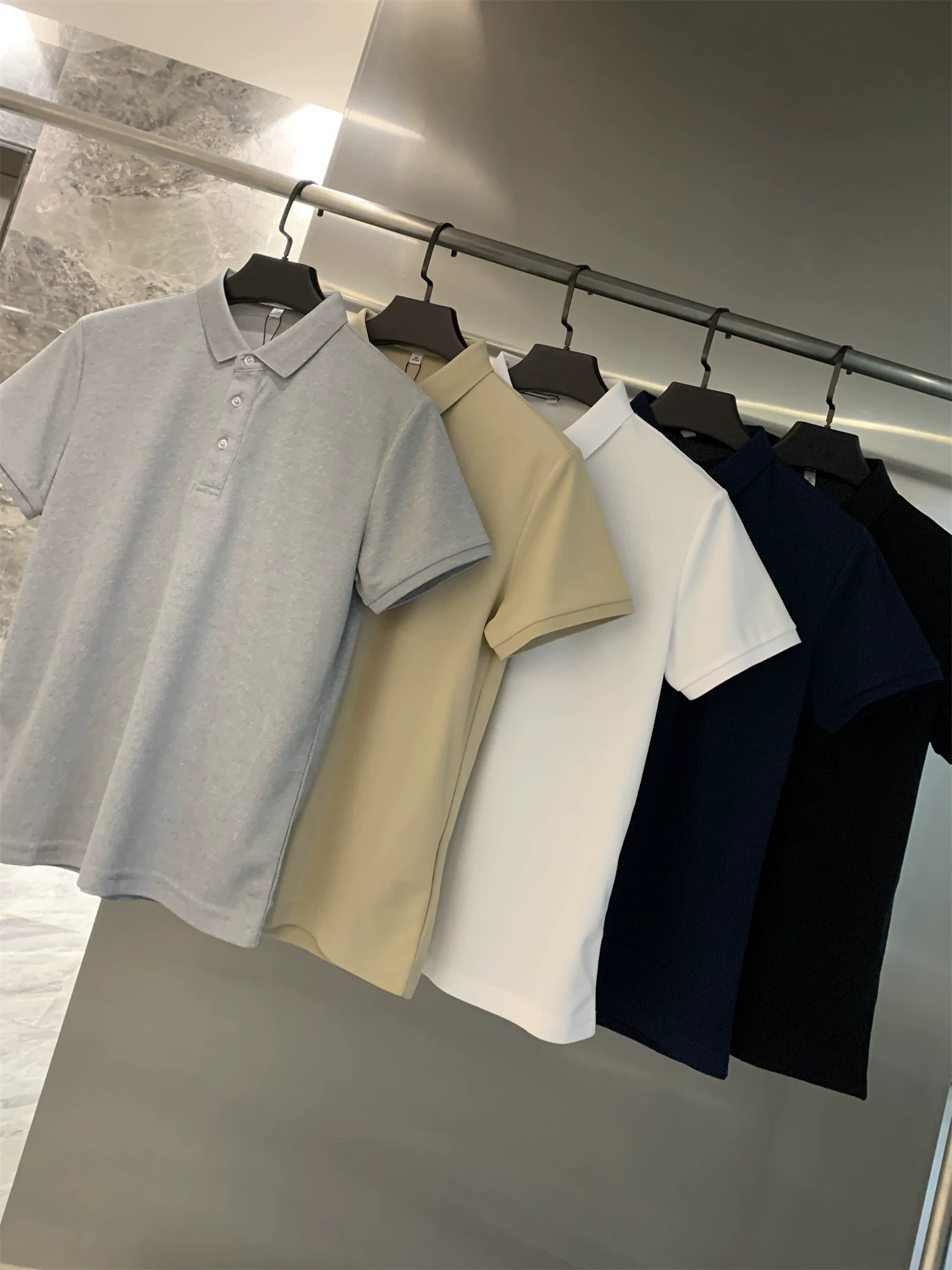 Don Quixote cung cấp vải chống thấm 100%! Áo polo ngắn tay đa năng, chất liệu satin thể thao, kiểu dáng mùa hè dành cho nam.