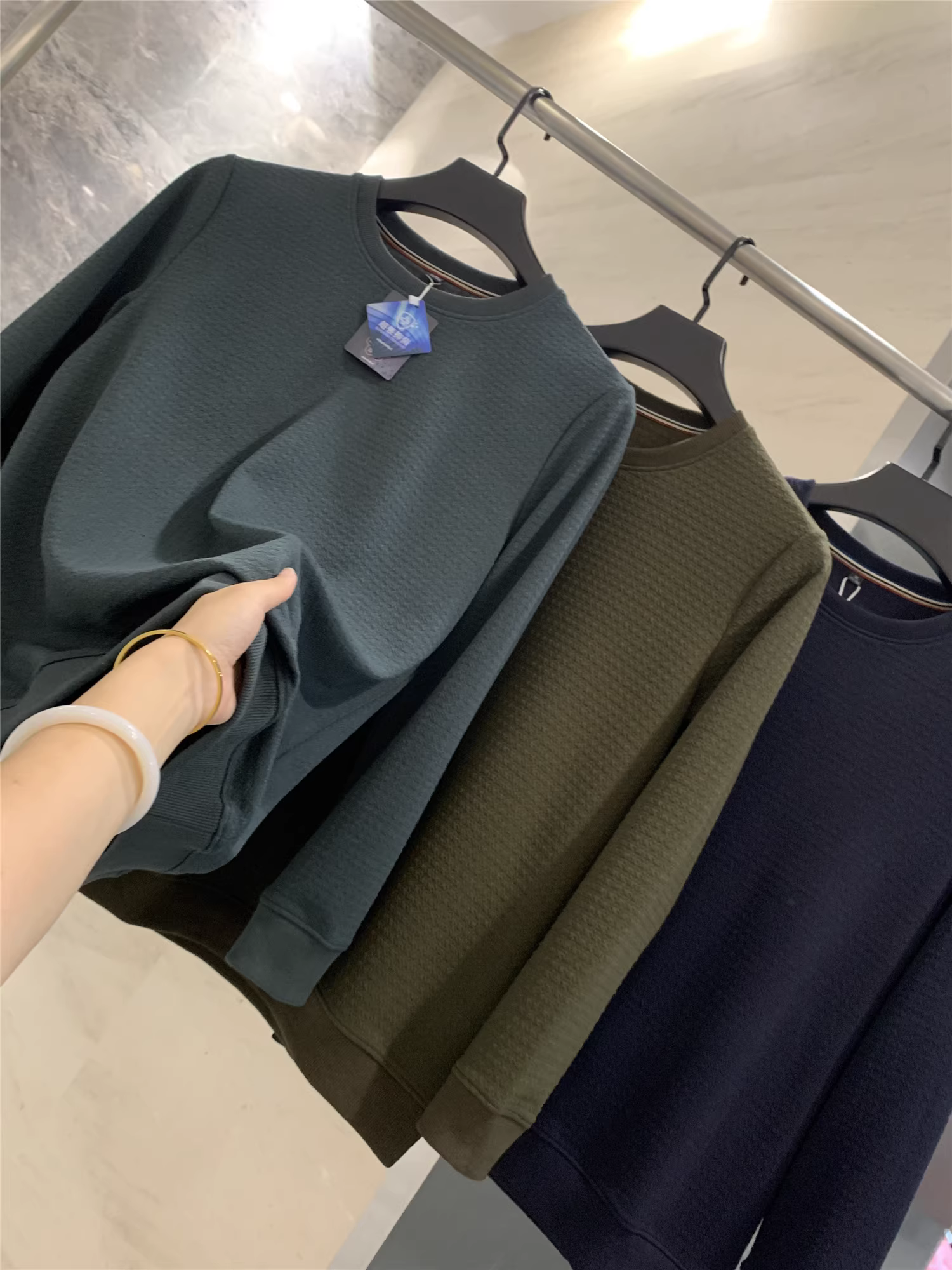 Don Quixote Houndstooth Jacquard! Áo thun cổ tròn đơn giản, nhẹ nhàng, sang trọng, có độ đàn hồi cao, thoáng khí dành cho nam giới mùa thu.