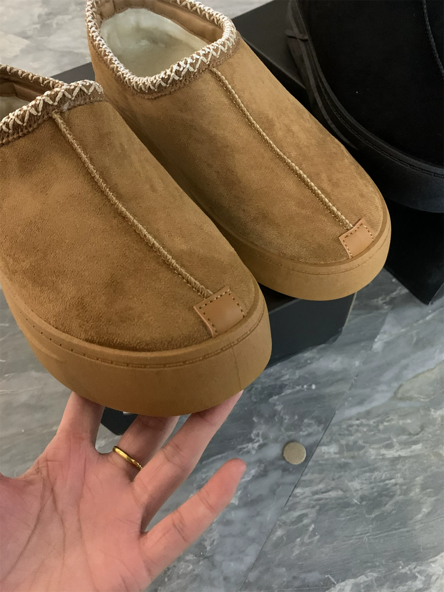 Don Quixote, thật ấm áp! Da lộn + đế chống trơn! Giày cotton lót lông cừu mùa đông, ấm áp, chống gió, đa năng, đơn giản.